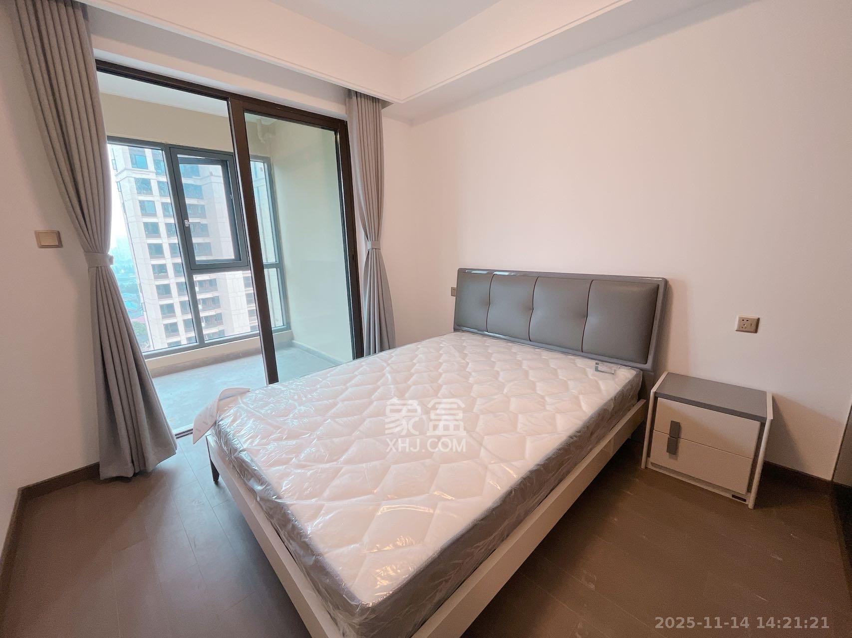 龙湖春江天玺  3室2厅2卫    4300.0元/月室内图