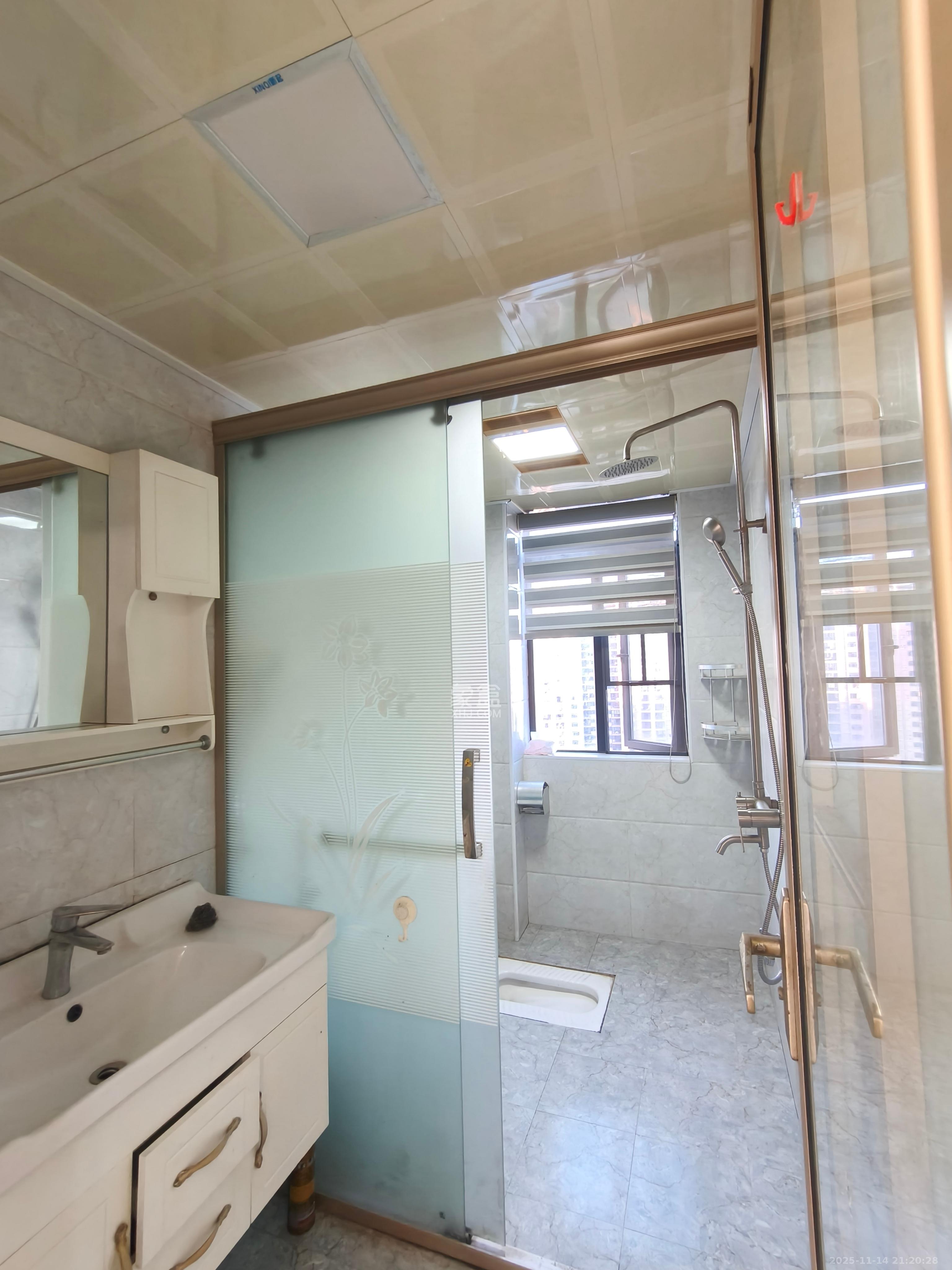 辉煌国际城二期  3室2厅2卫    2800.0元/月室内图