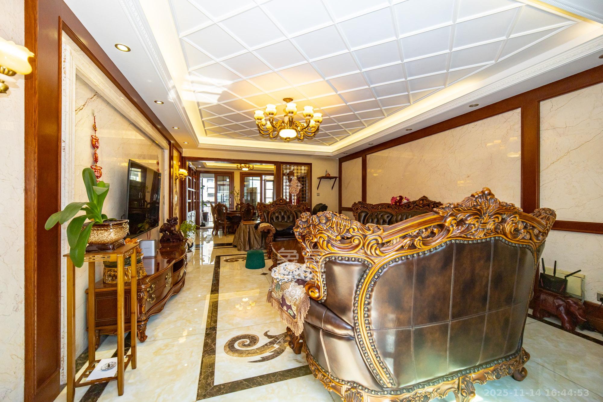 美林水郡 4室2厅2卫 207.0万 美林水郡 4室2厅2卫 207.0万客厅