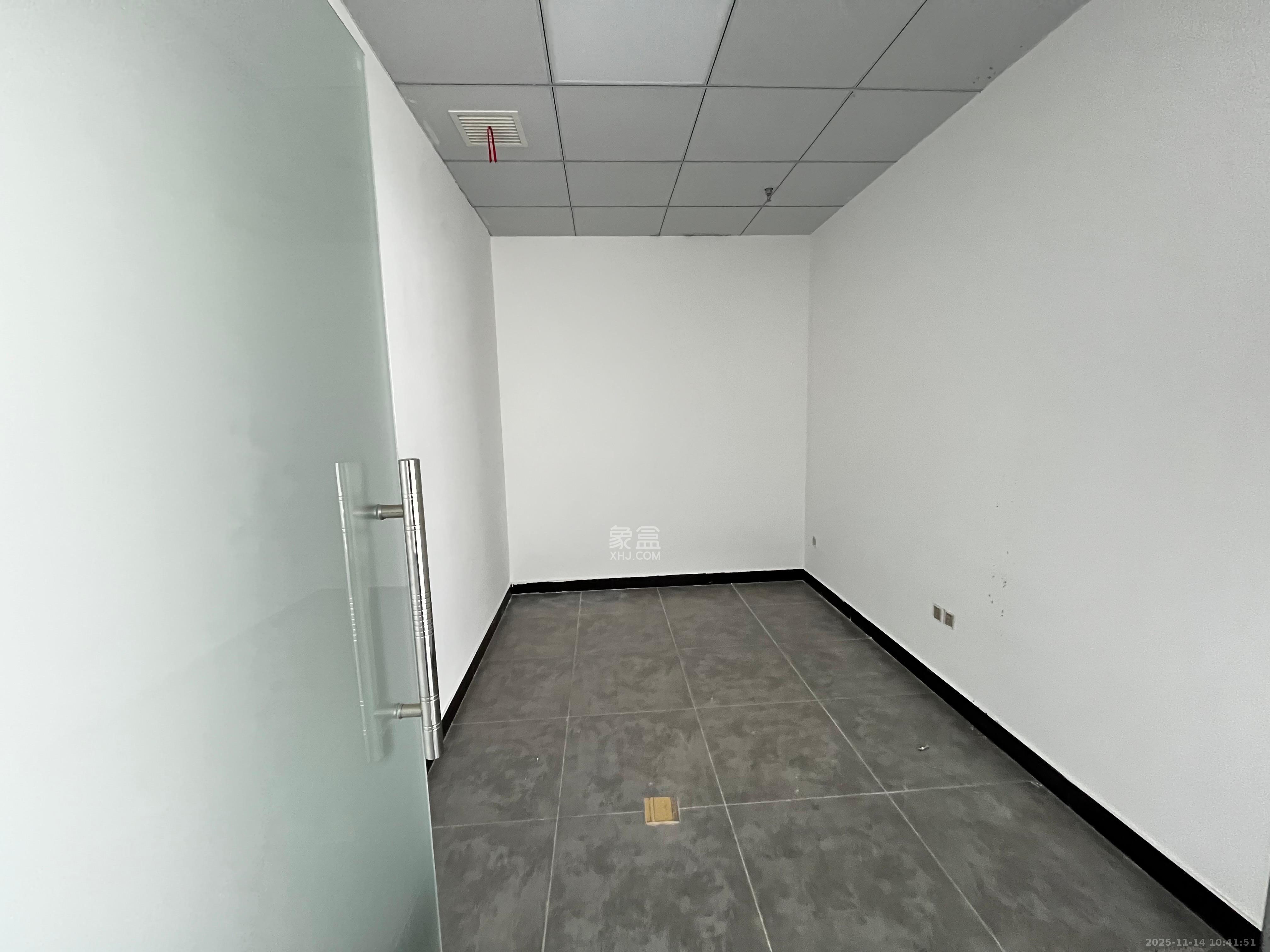 华润置地广场一期   262.0㎡      12000.0元/月室内图