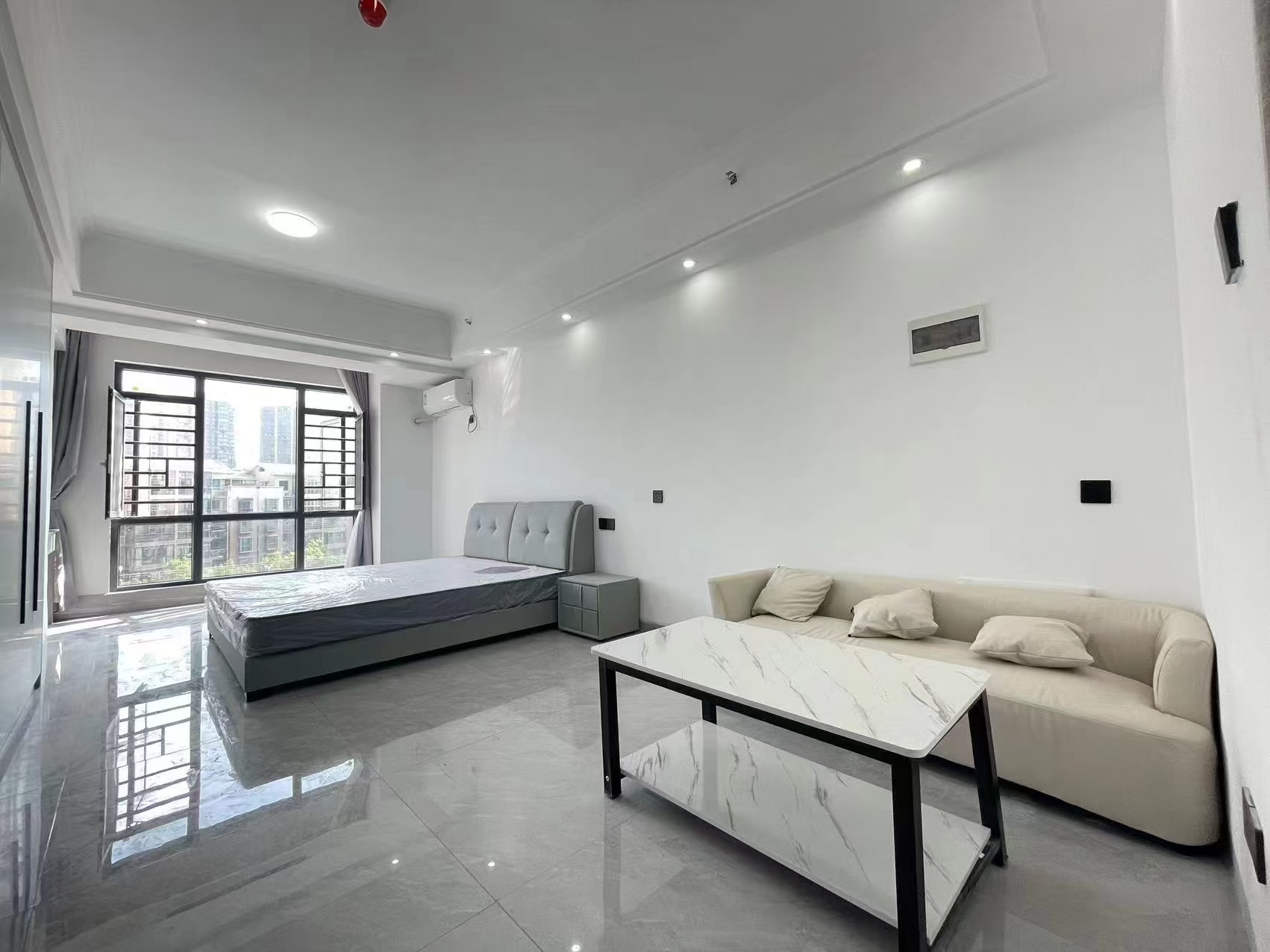 融冠乐城  1室1厅1卫    1500.0元/月