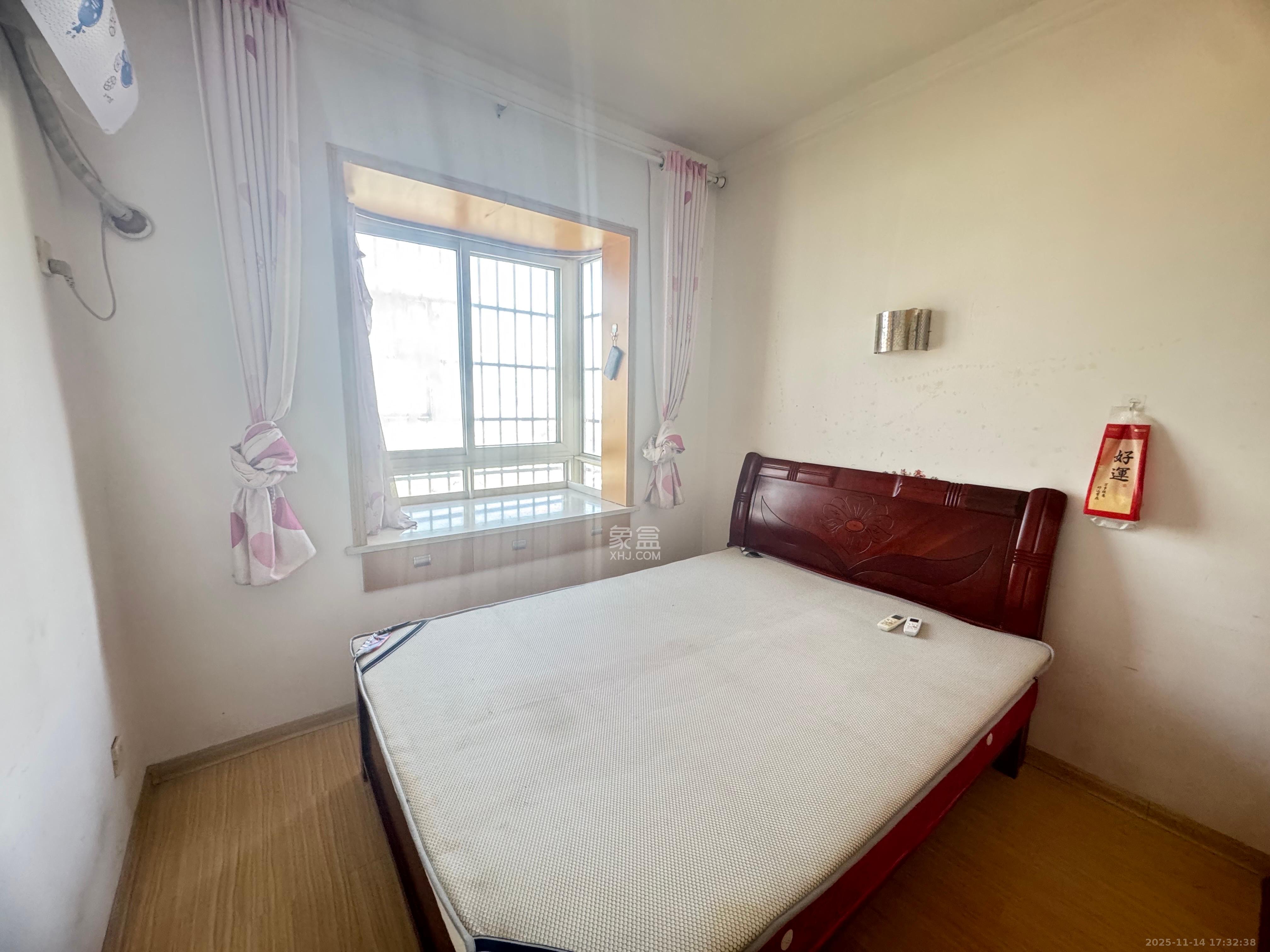 楚天中苑 3室2厅2卫 2000.0元/月 楚天中苑 3室2厅2卫 2000.0元/月室内图