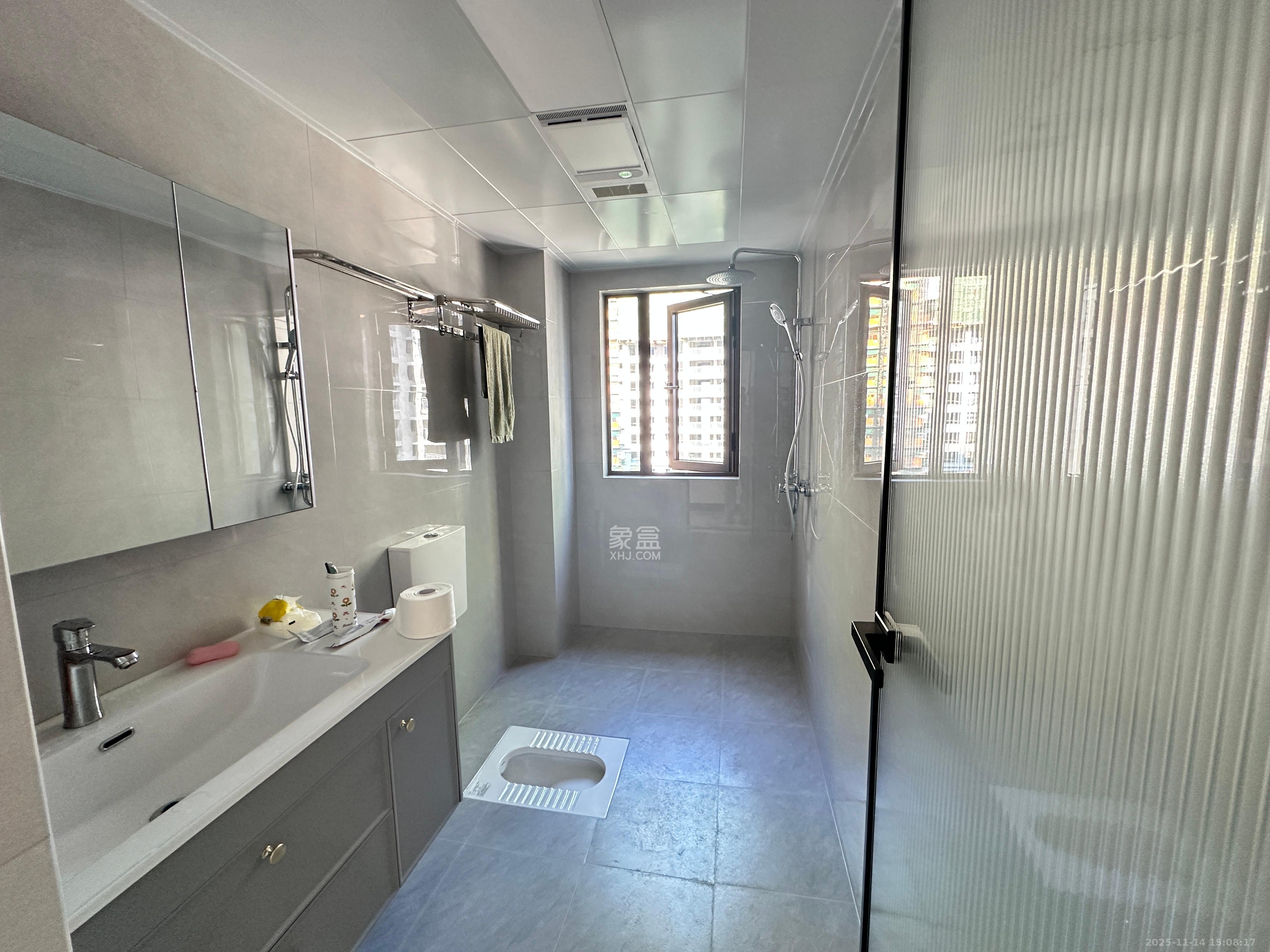 丽发新城  3室2厅1卫    2200.0元/月室内图