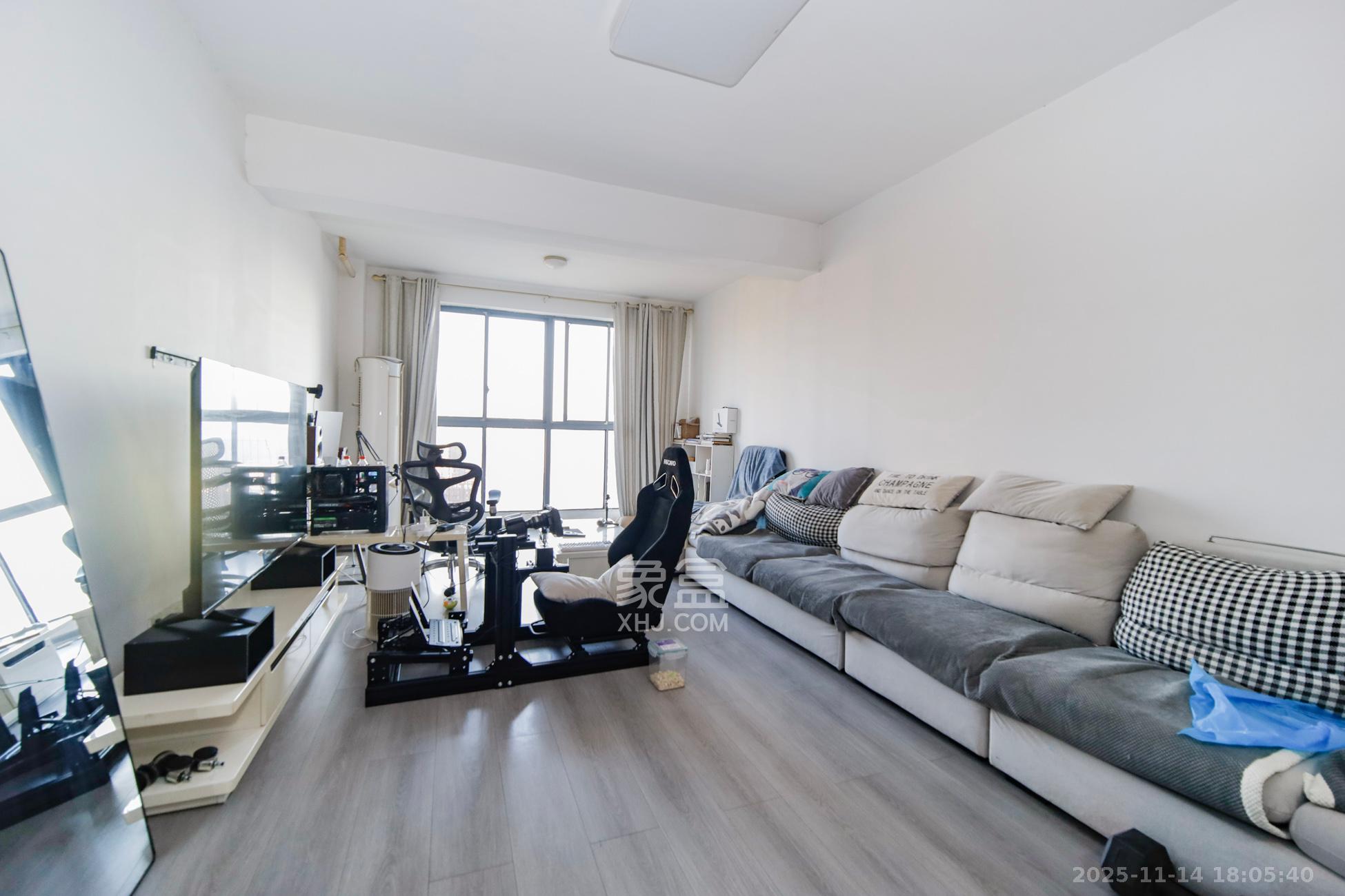 新盛珑璟台  2室2厅1卫    75.8万客厅