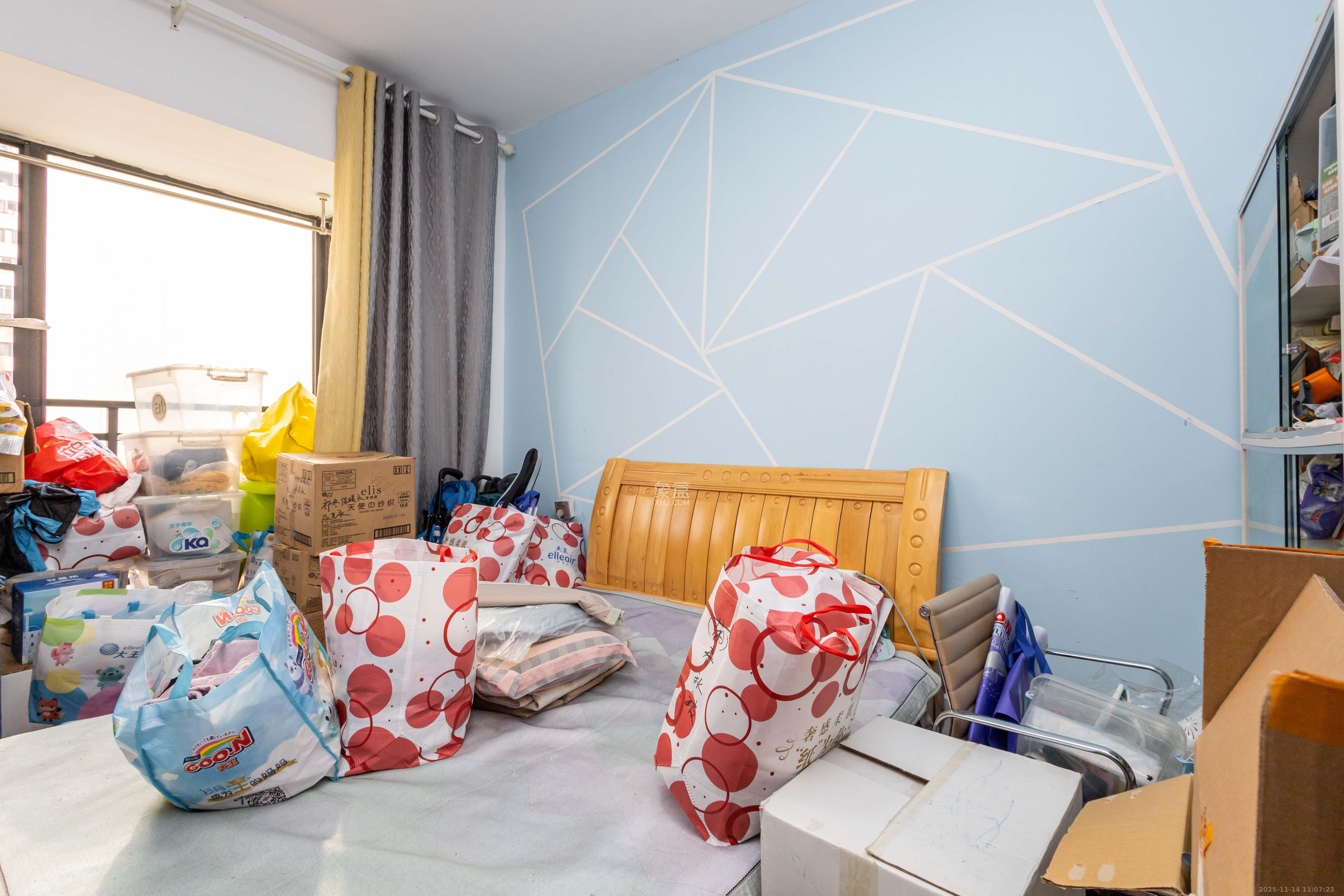 辉煌国际城一期  4室2厅2卫    120.0万卧室