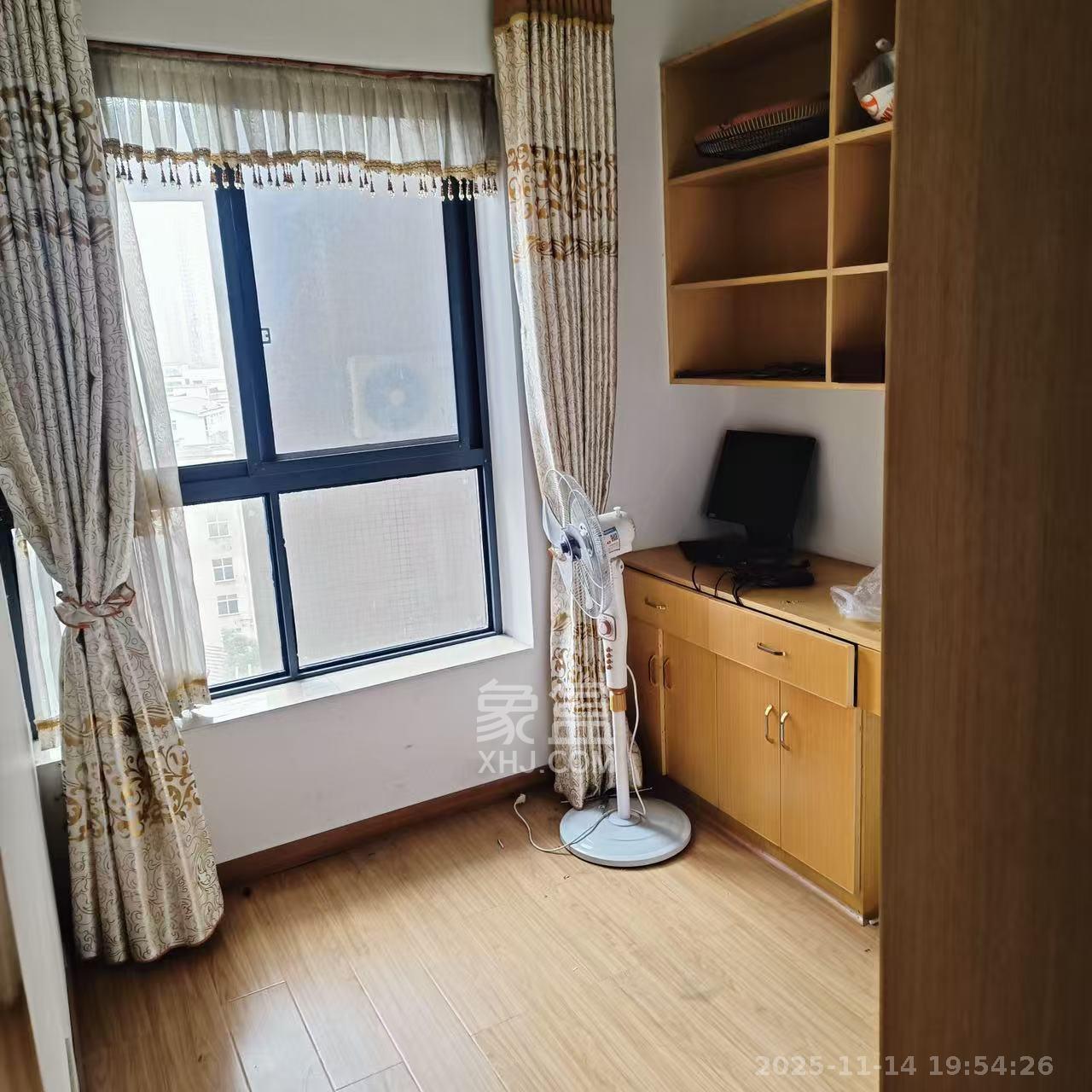 香樟兰亭（朗峰苑）  4室2厅2卫    2200.0元/月室内图