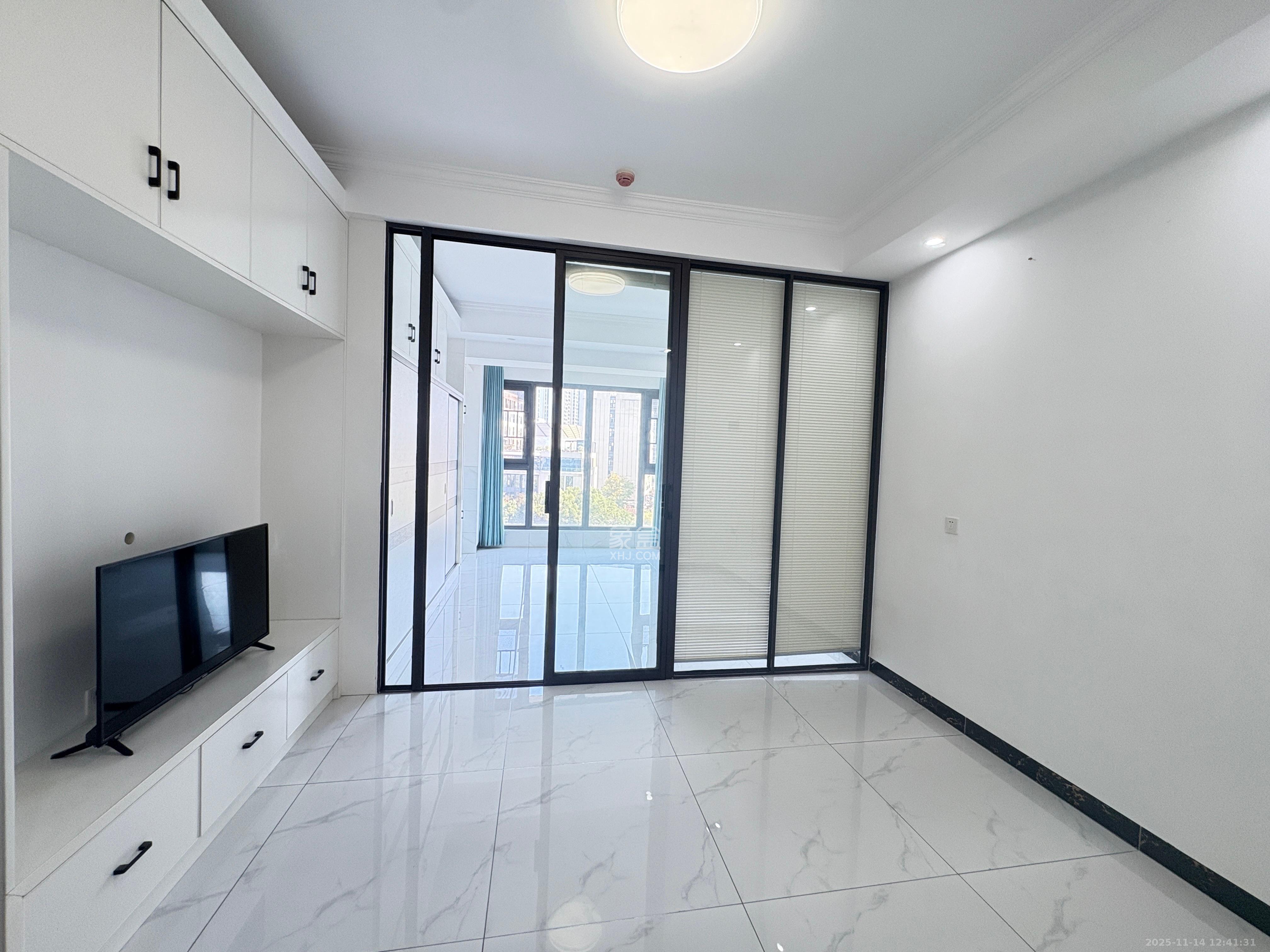 富力十号 1室1厅1卫 1800.0元/月 富力十号 1室1厅1卫 1800.0元/月室内图