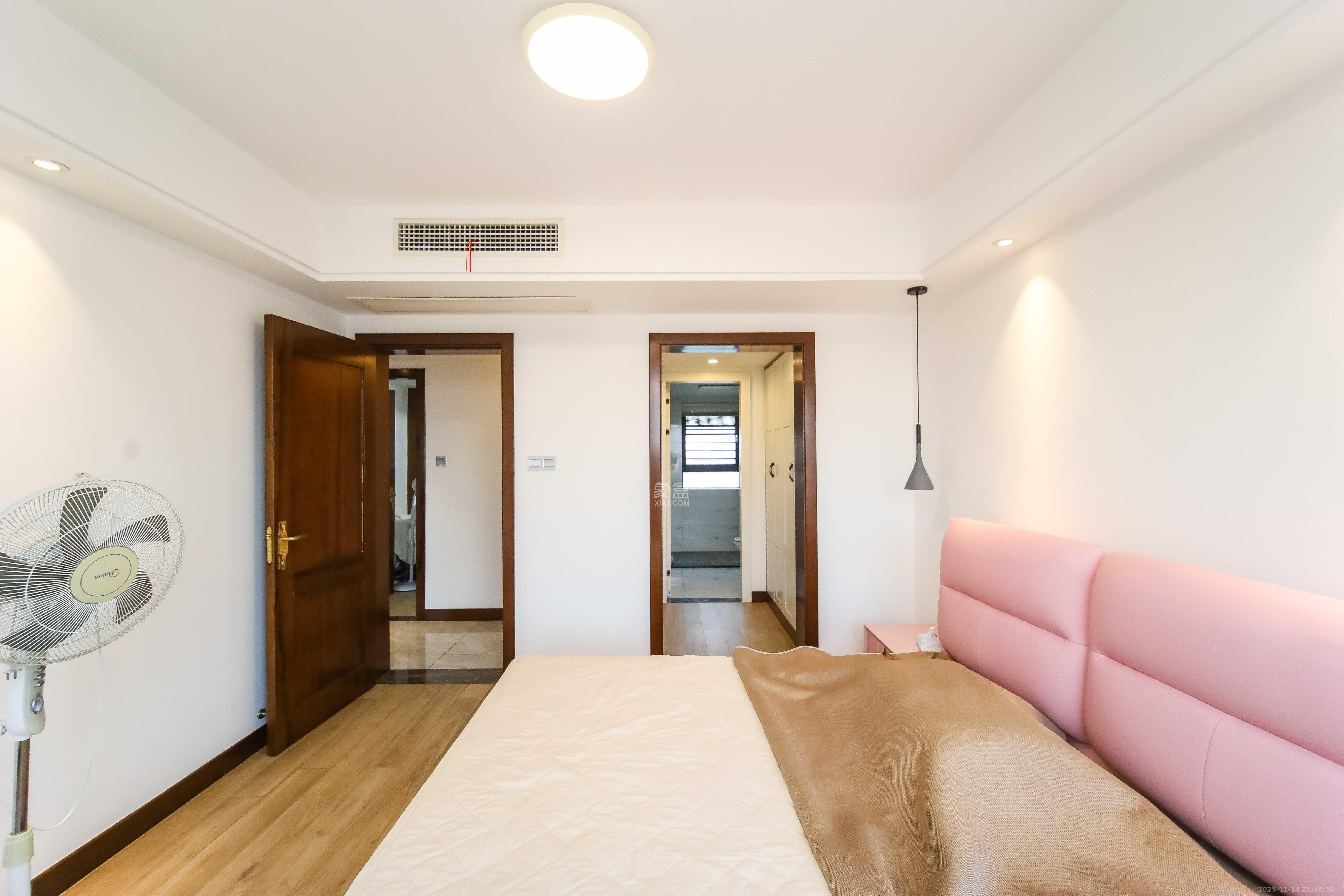 万科金域蓝湾 4室2厅2卫 550.0万 万科金域蓝湾 4室2厅2卫 550.0万卧室