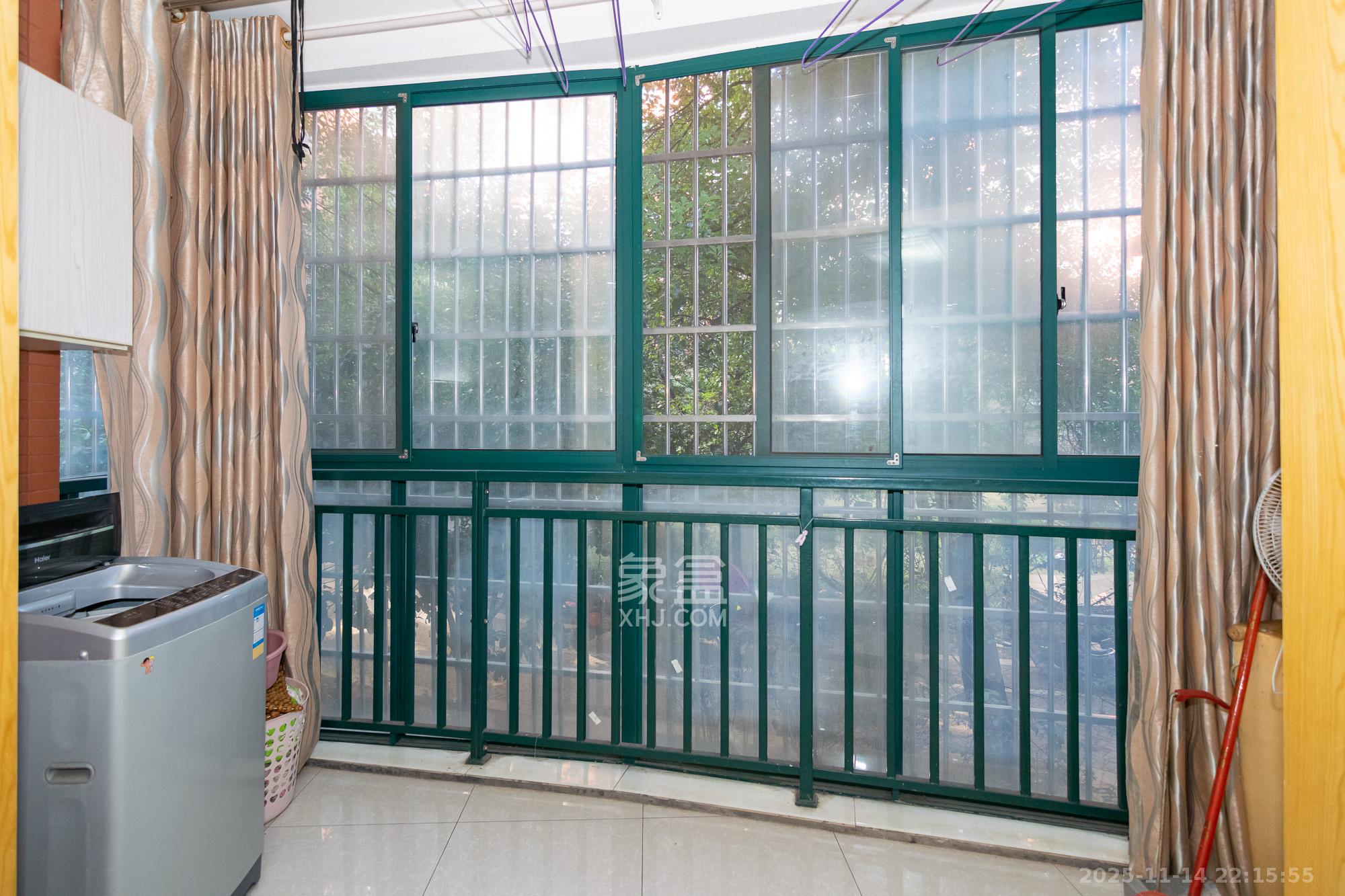 百合湖滨花园 3室2厅2卫 46.0万 百合湖滨花园 3室2厅2卫 46.0万阳台