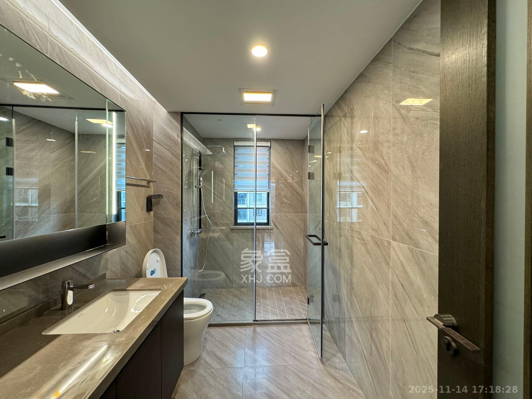 龙湖舜山府  4室2厅2卫    8800.0元/月小区图