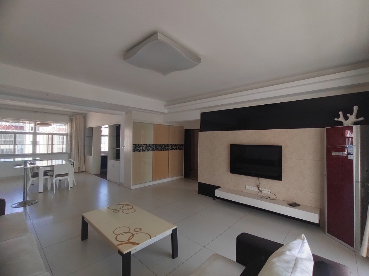 八一小区 4室2厅2卫 4000.0元/月 八一小区 4室2厅2卫 4000.0元/月室内图