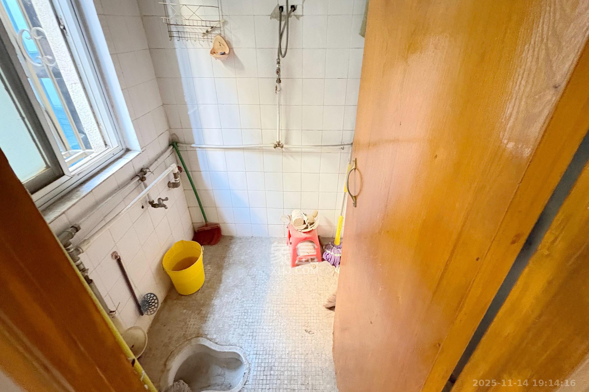 省建苑小区  3室2厅1卫    66.0万卫生间