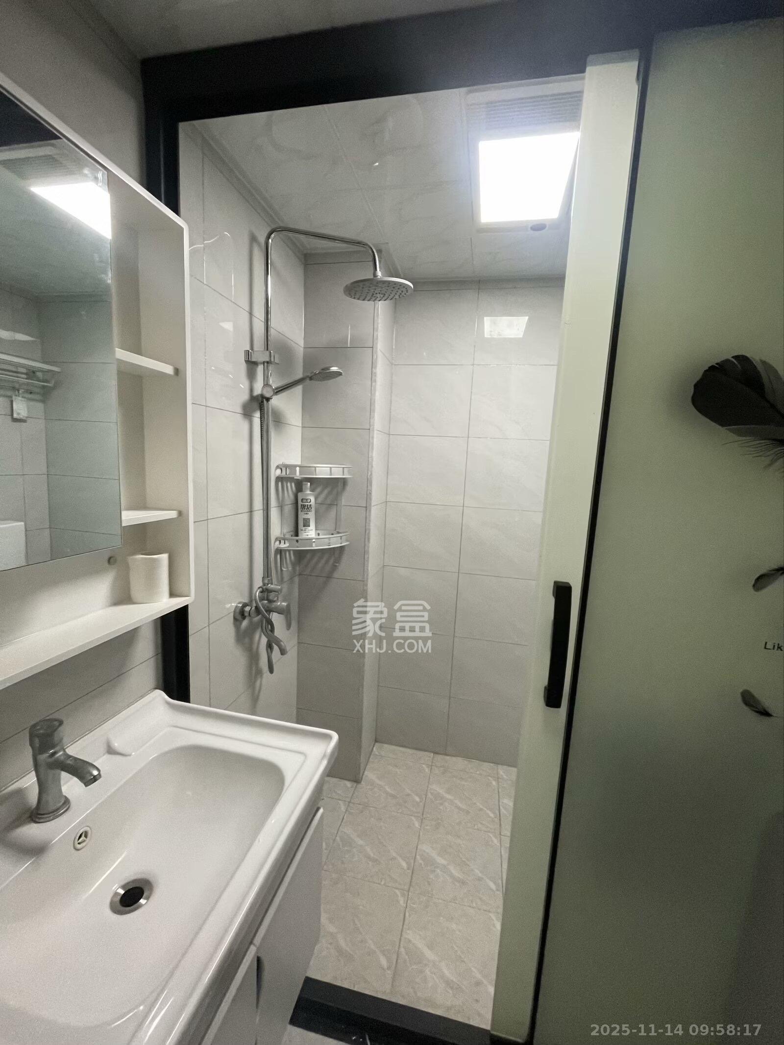 嘉雨兴园  1室1厅1卫    1700.0元/月室内图