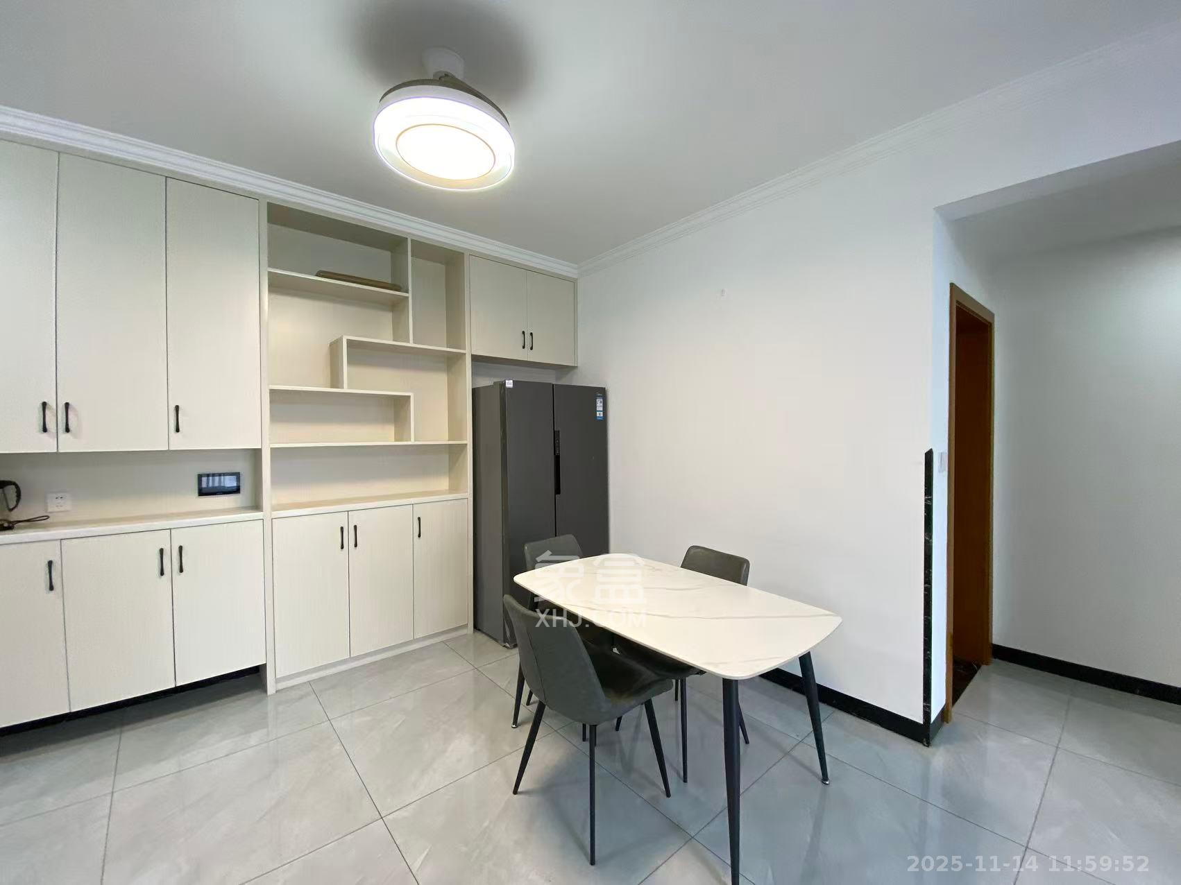 长房东旭国际  3室2厅2卫    3500.0元/月室内图