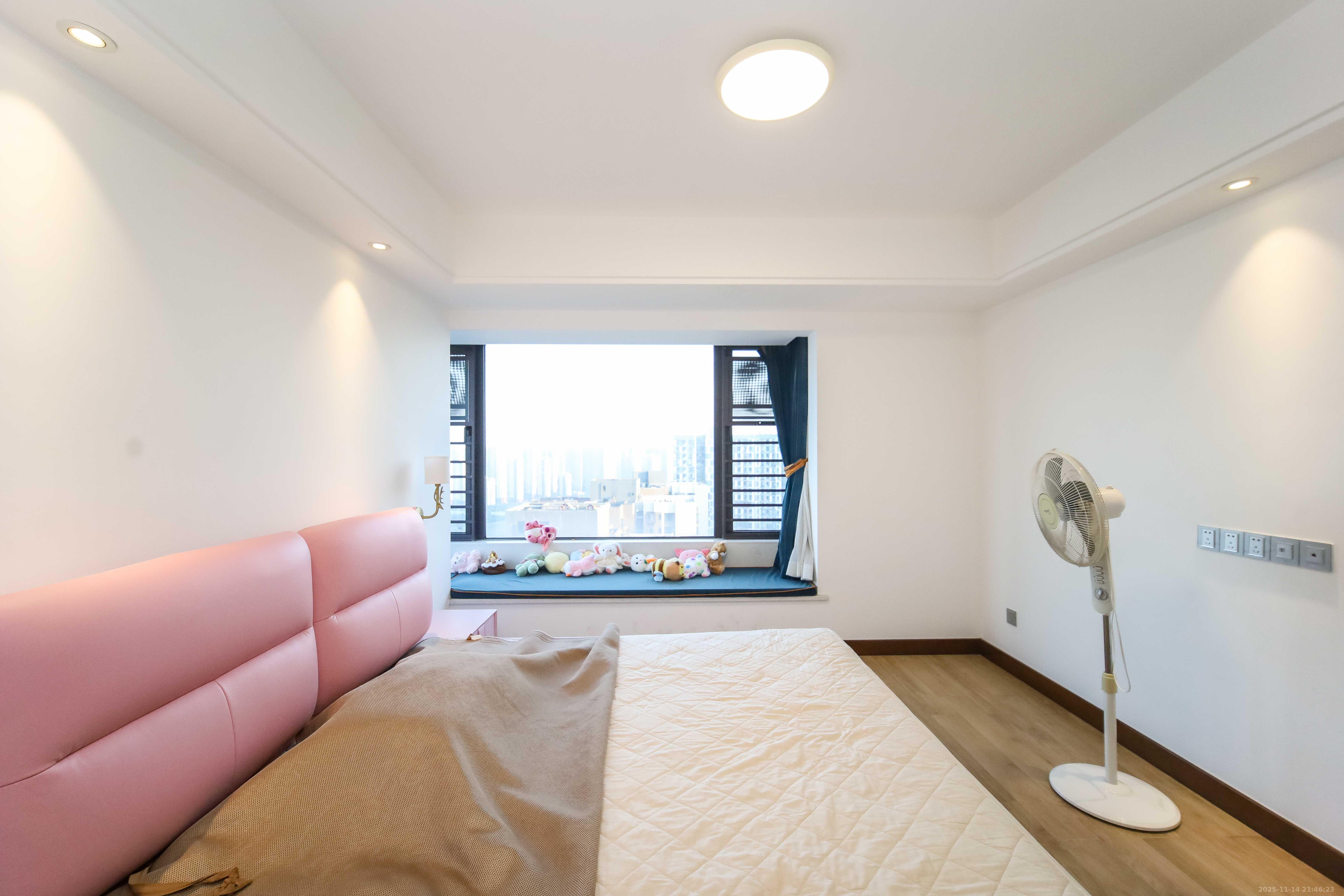 万科金域蓝湾 4室2厅2卫 550.0万 万科金域蓝湾 4室2厅2卫 550.0万卧室