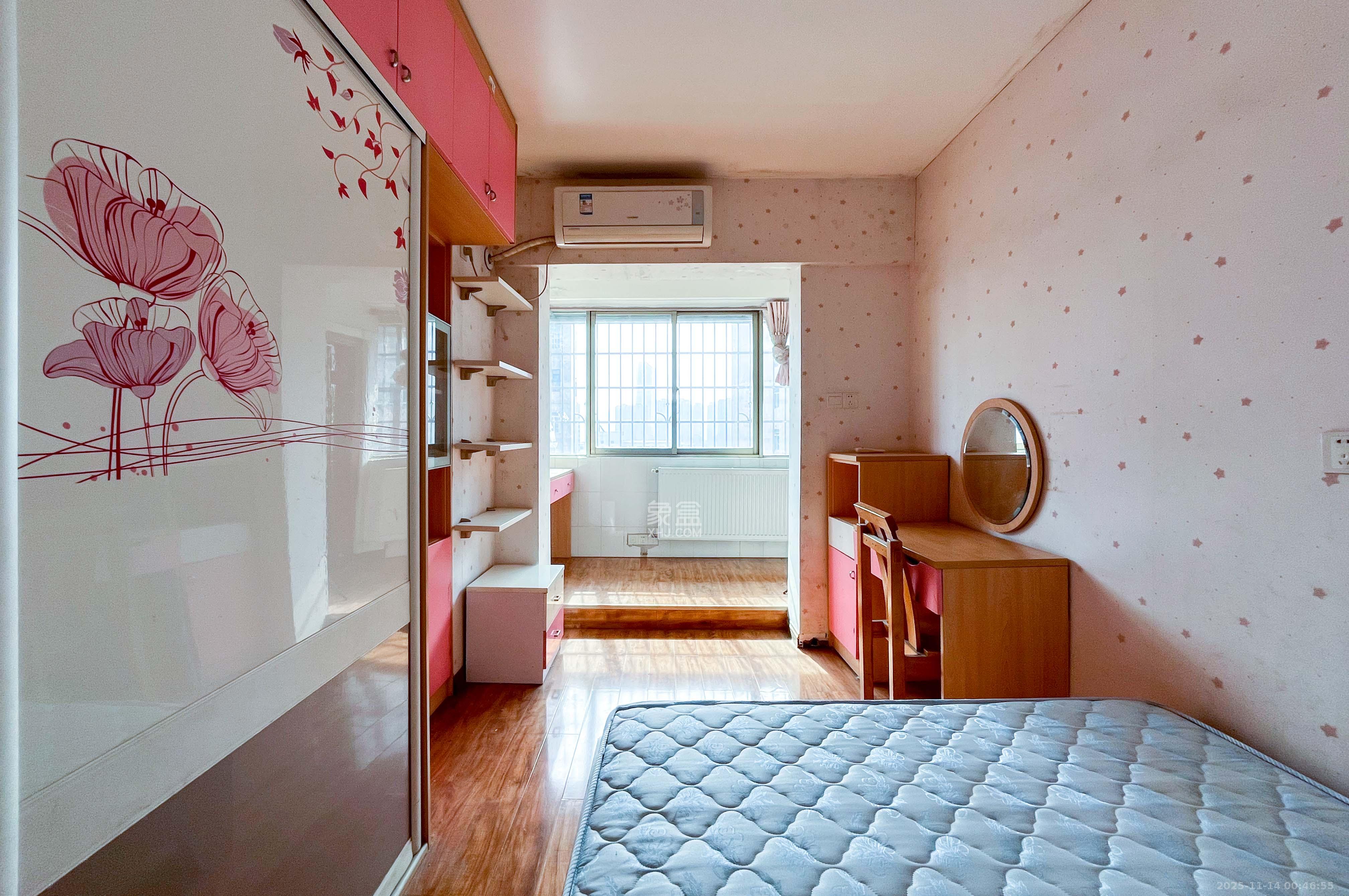 麓谷雅园  4室2厅2卫    90.0万其他