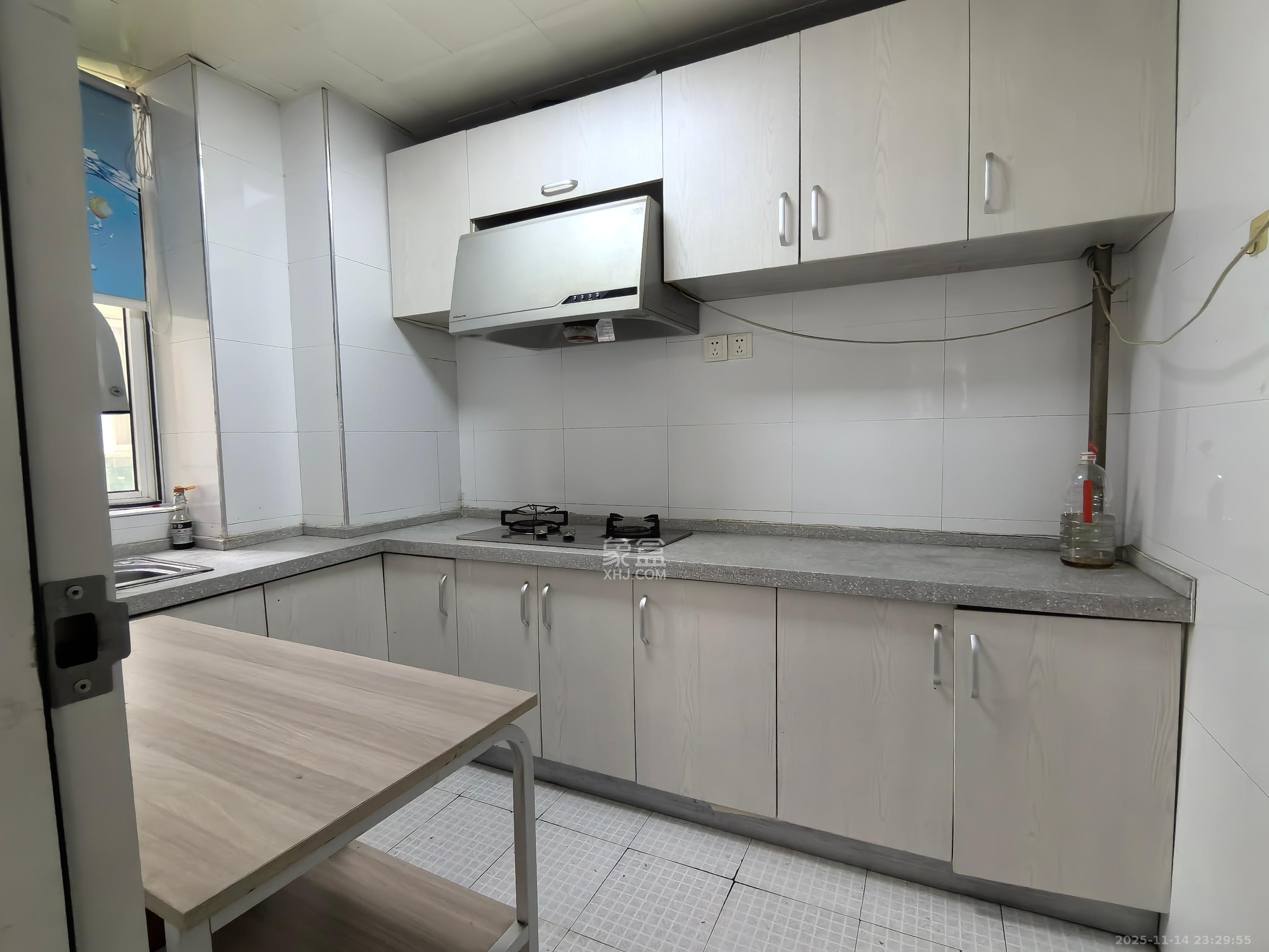 湘麓国际  2室2厅1卫    2000.0元/月室内图