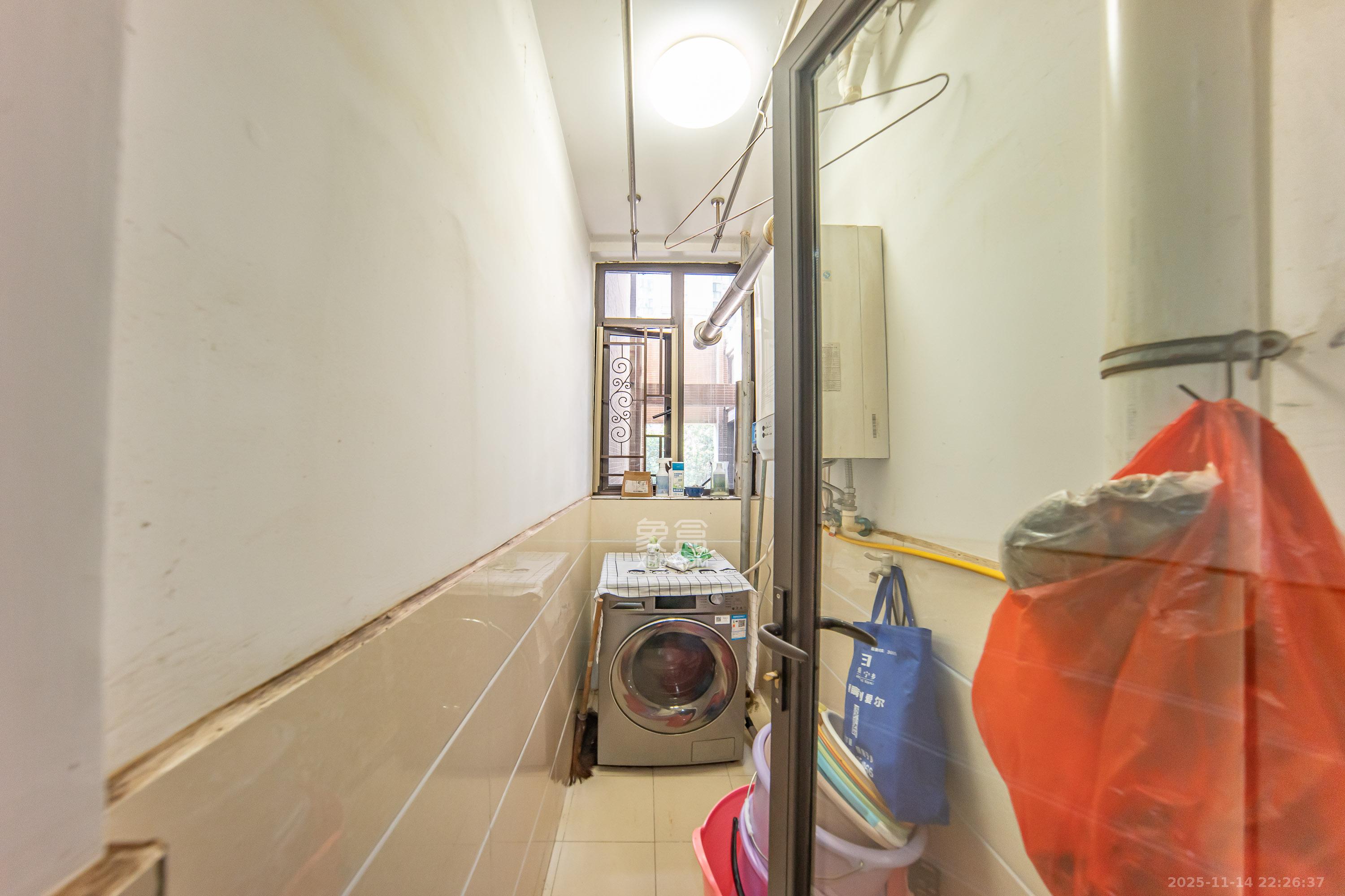 中海国际一期 2室2厅1卫 55.0万 中海国际一期 2室2厅1卫 55.0万阳台