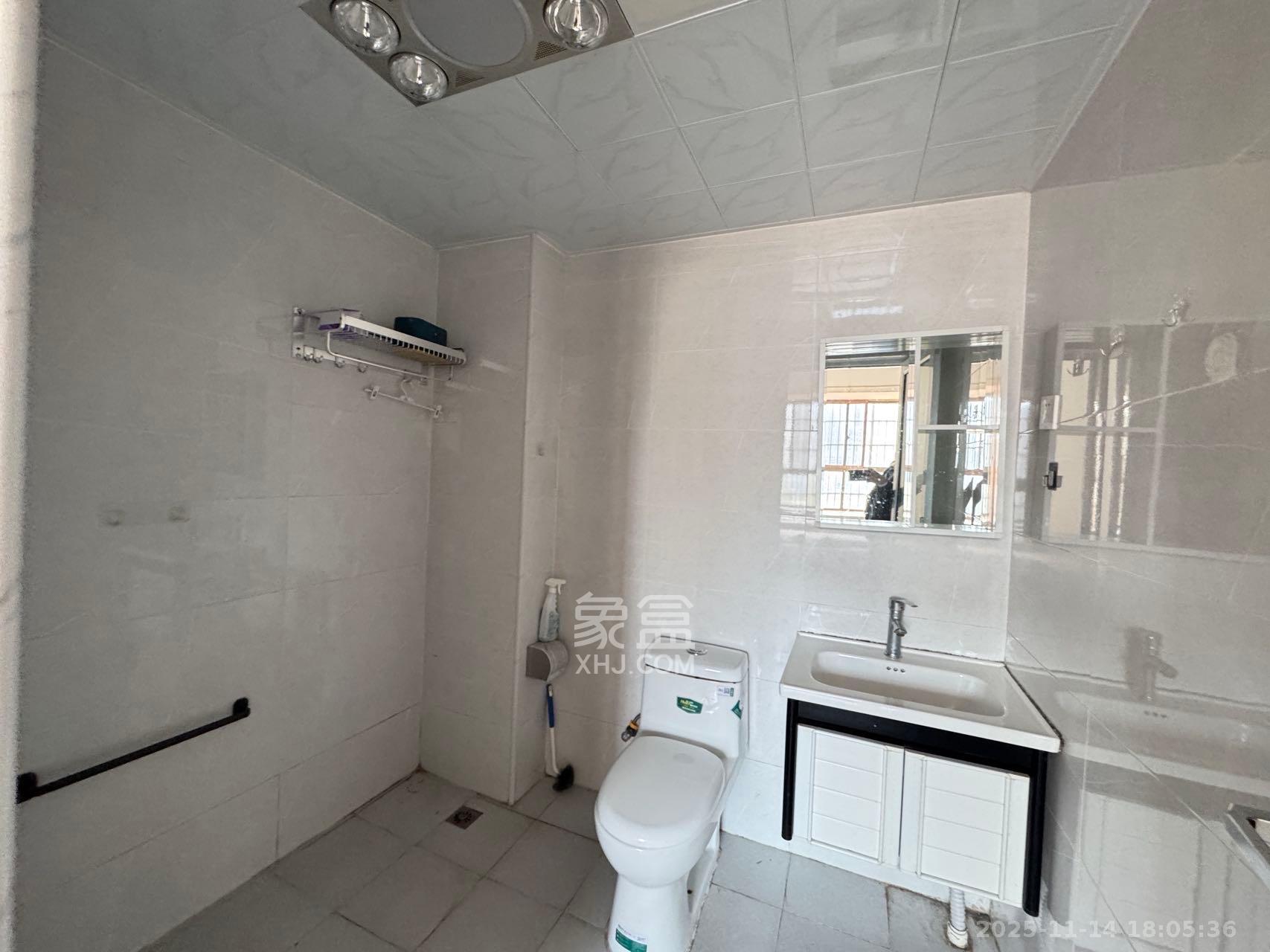 蟠龙欣苑  3室2厅2卫    1800.0元/月室内图