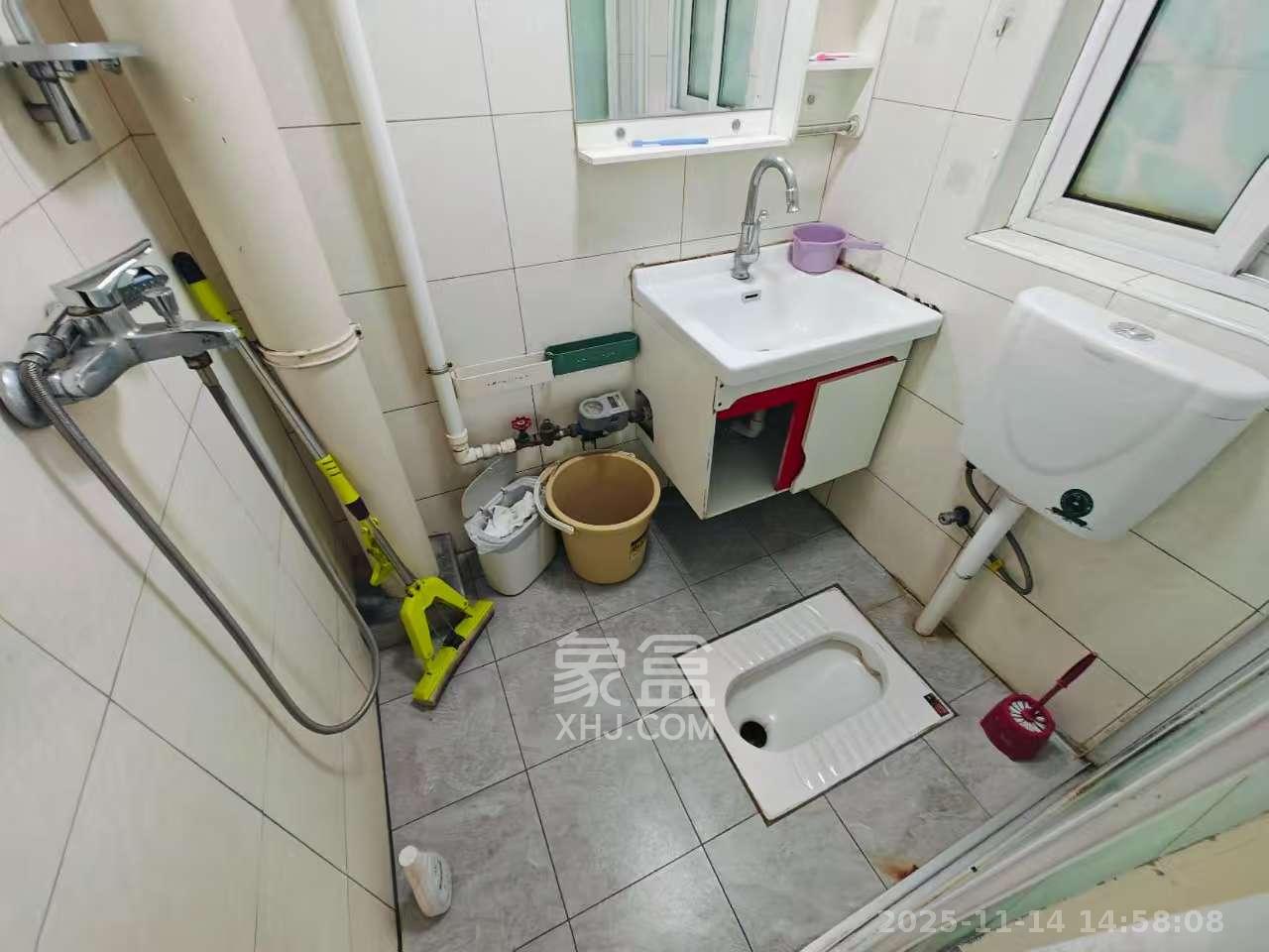 上河国际C区  1室1厅1卫    1700.0元/月室内图