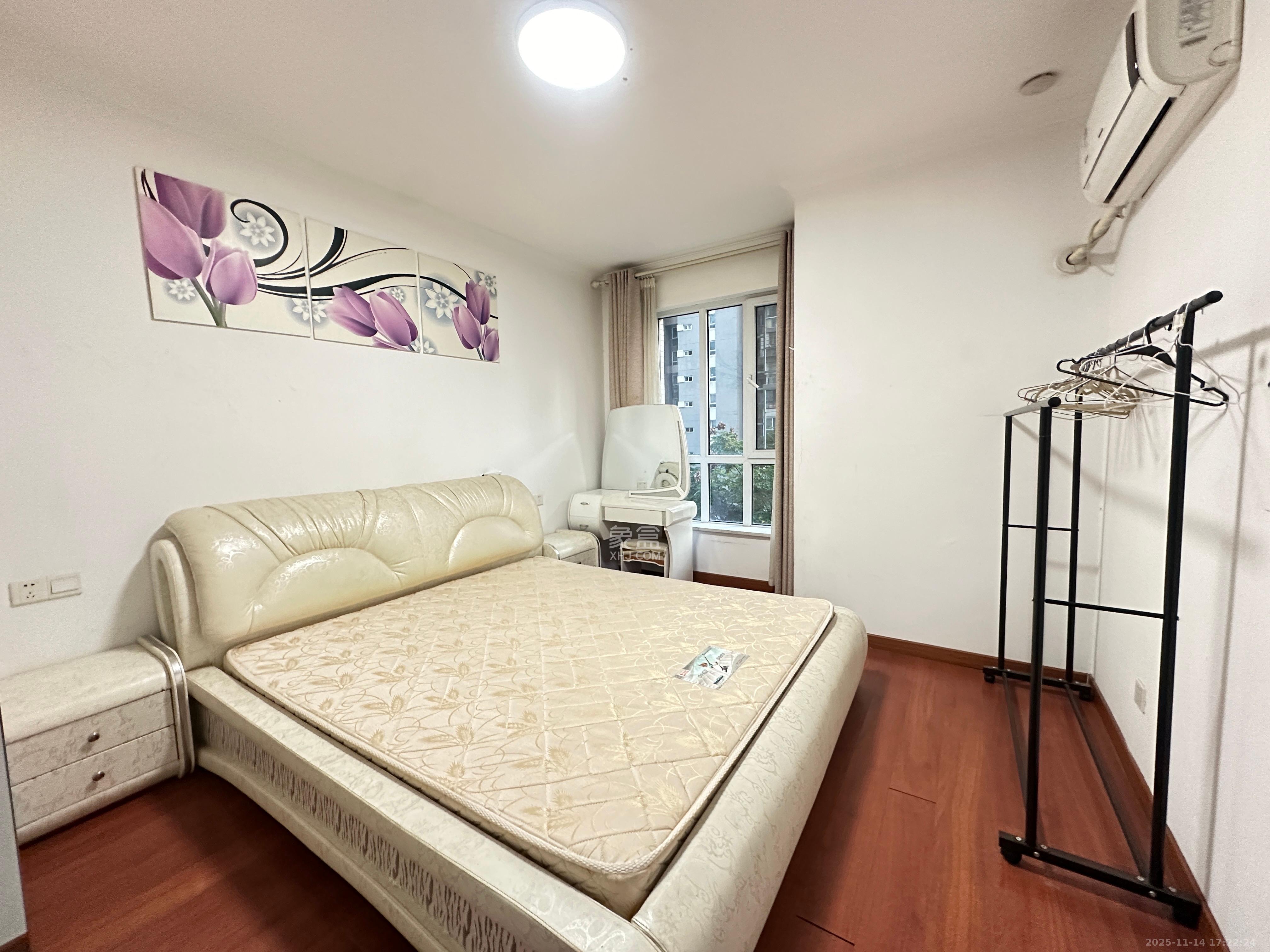 万国城（当代满庭春MOMA）二期  3室2厅1卫    2480.0元/月室内图