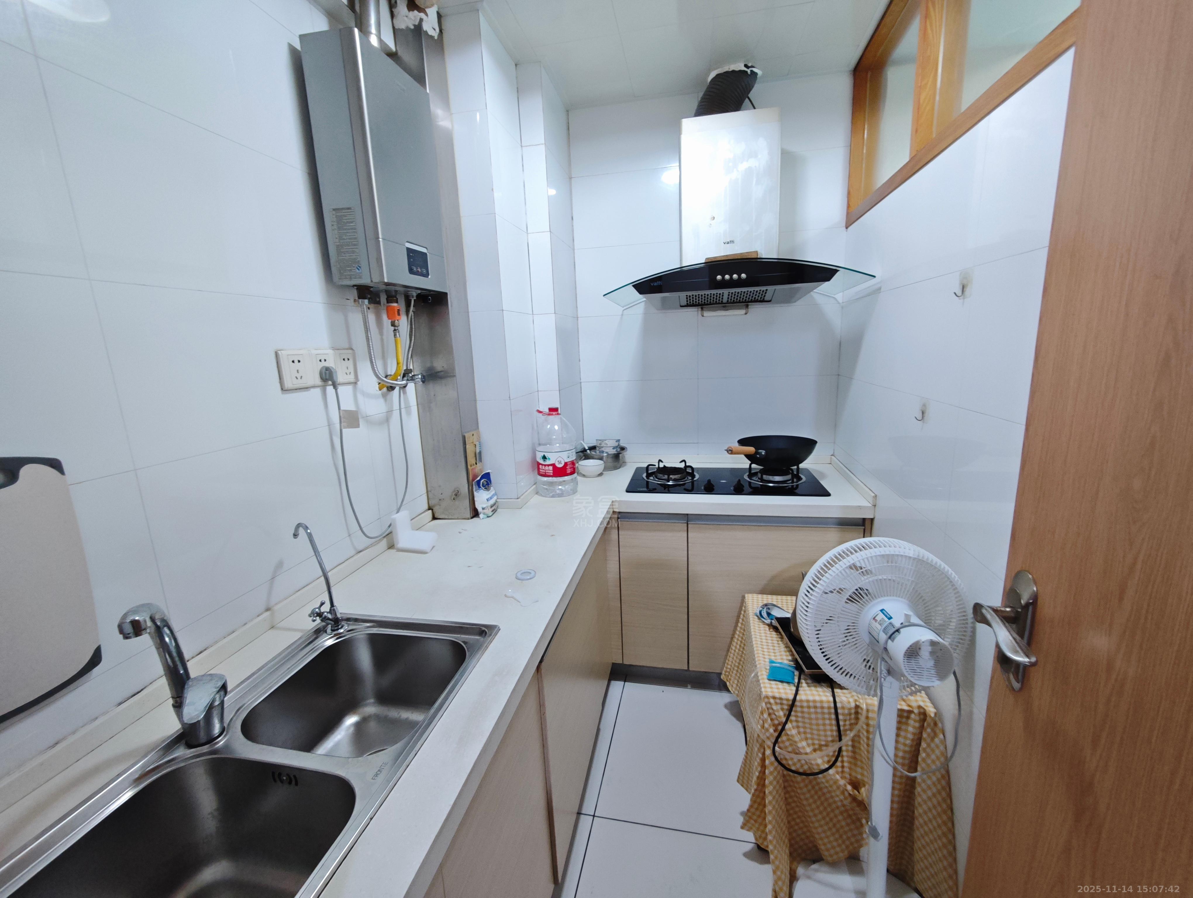 山水国际  1室1厅1卫    1200.0元/月室内图