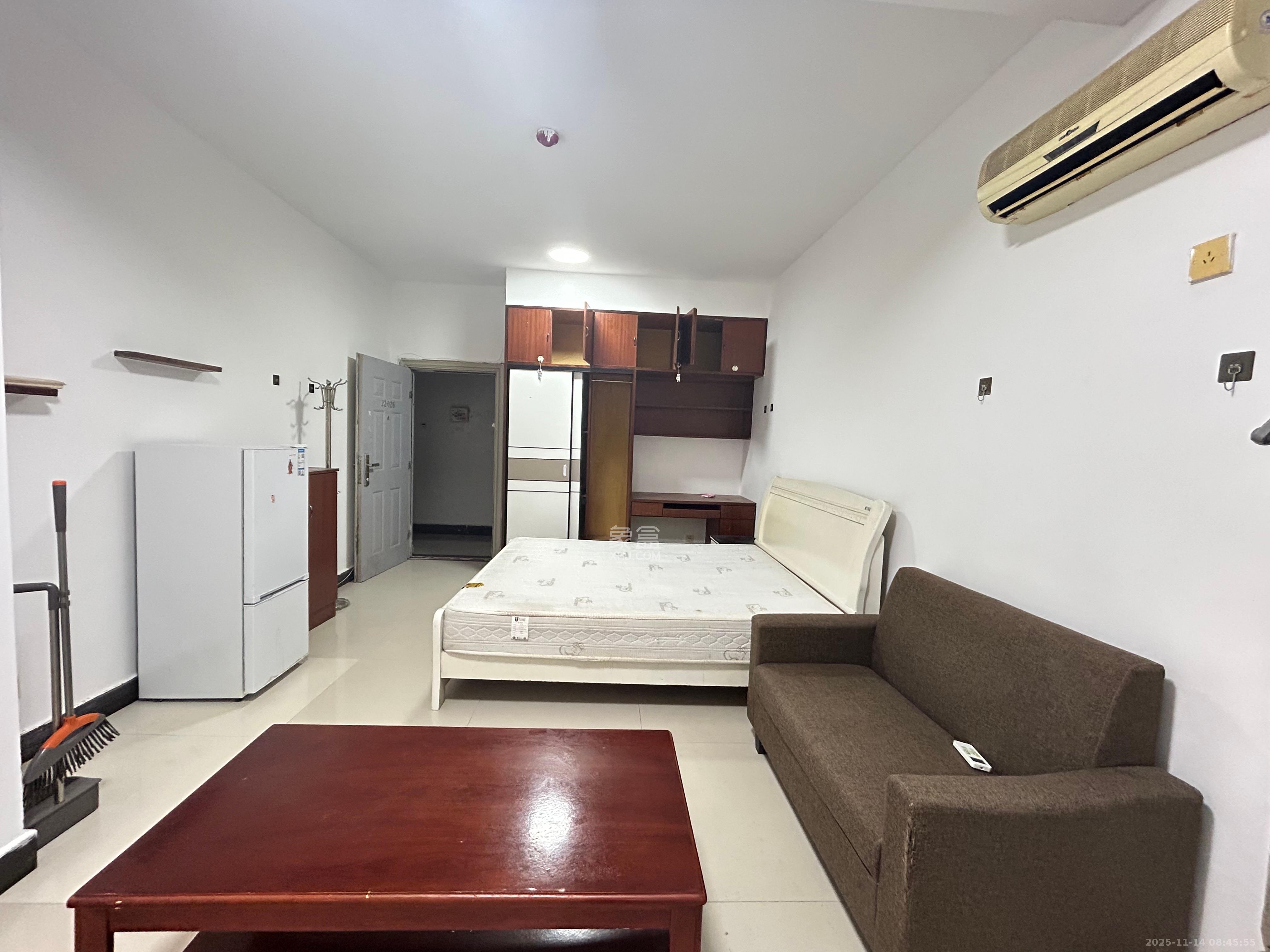 东方新世界  1室1厅1卫    1200.0元/月