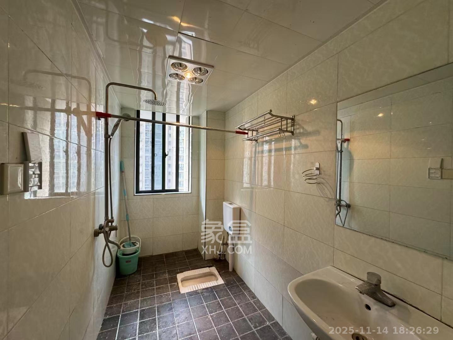 百纳广场（百纳公寓）  3室2厅1卫    3200.0元/月室内图