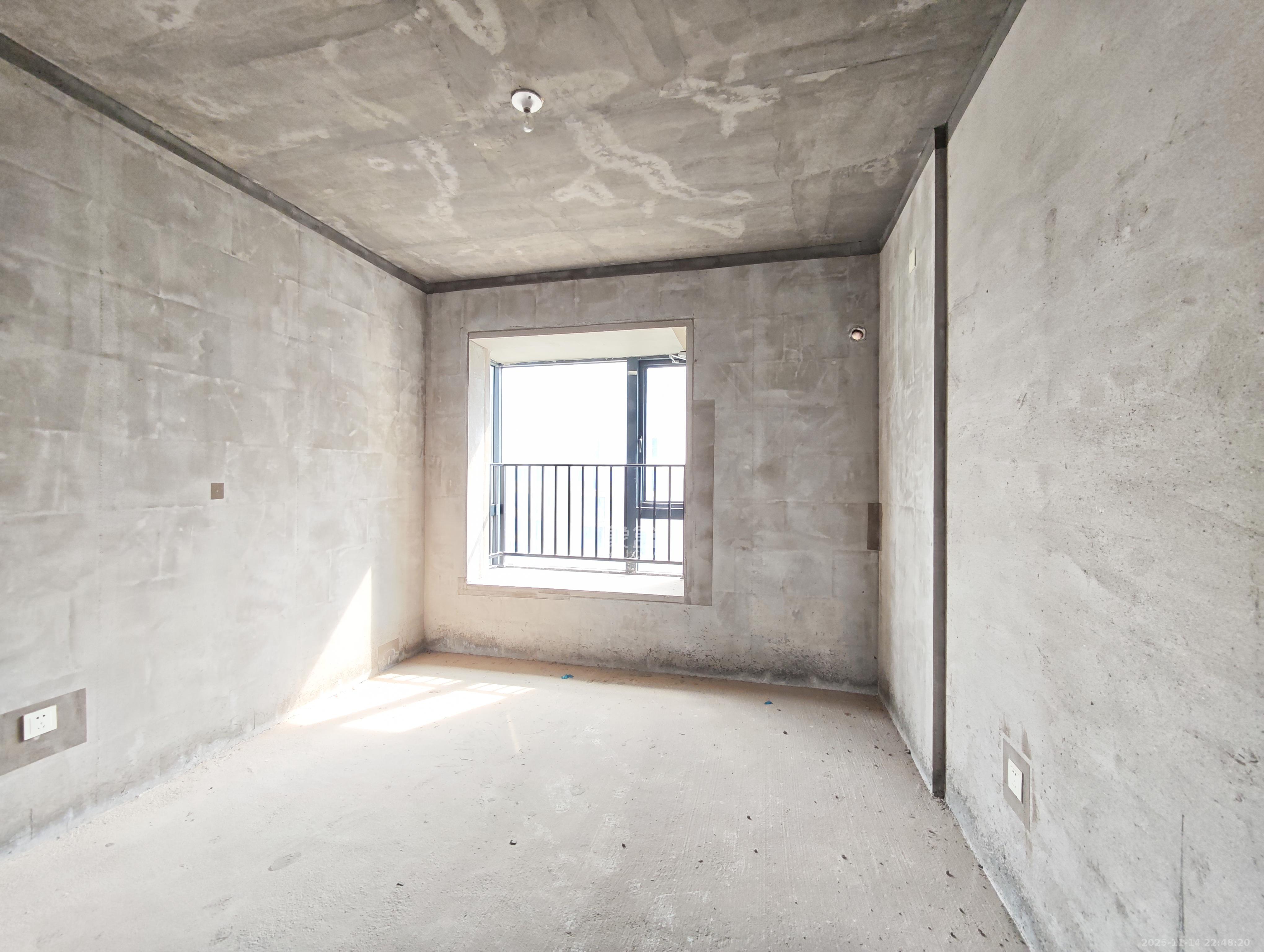 中建嘉和城  3室2厅2卫    90.0万卧室