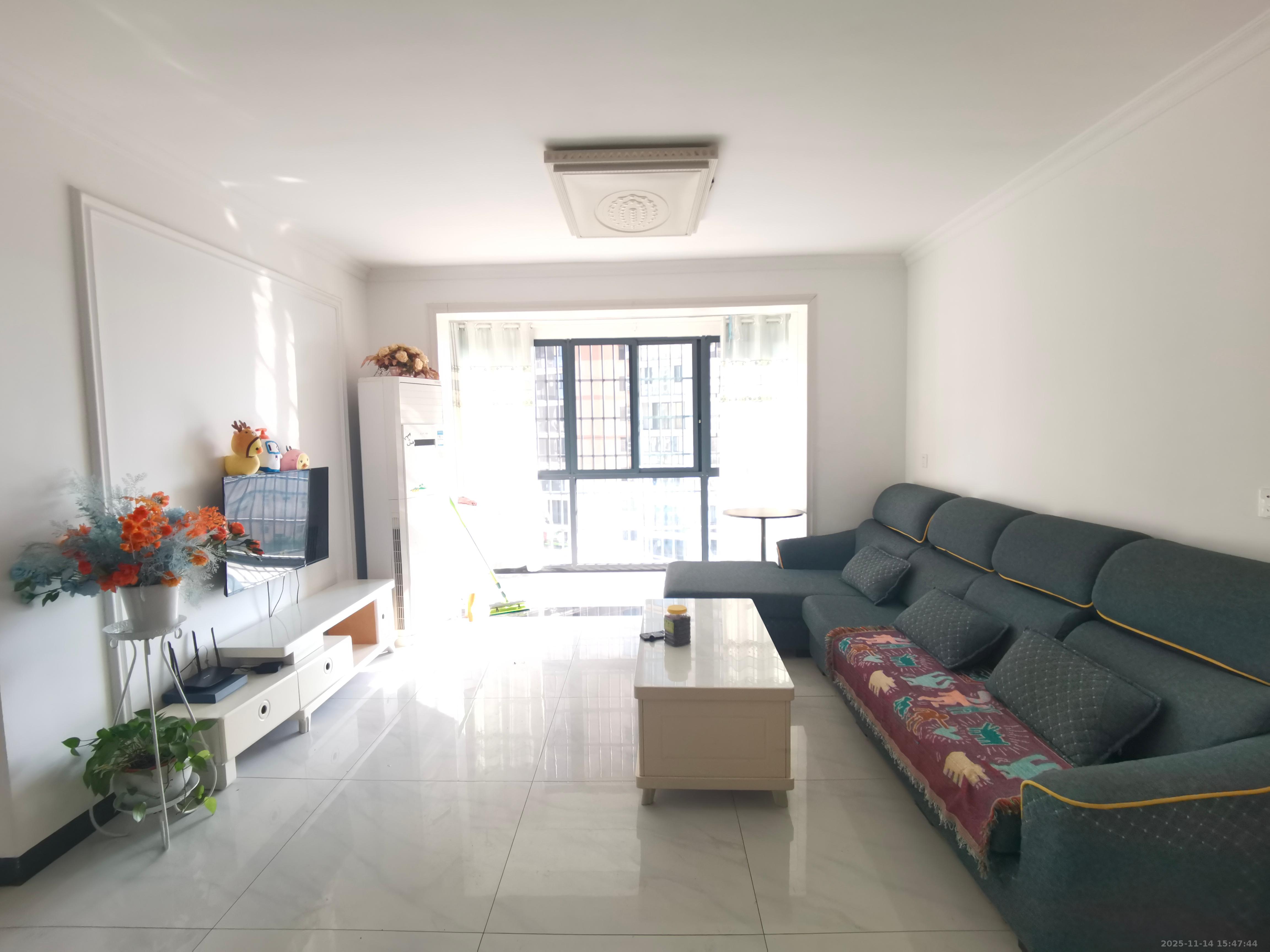 洋湖春园  3室2厅2卫    2100.0元/月