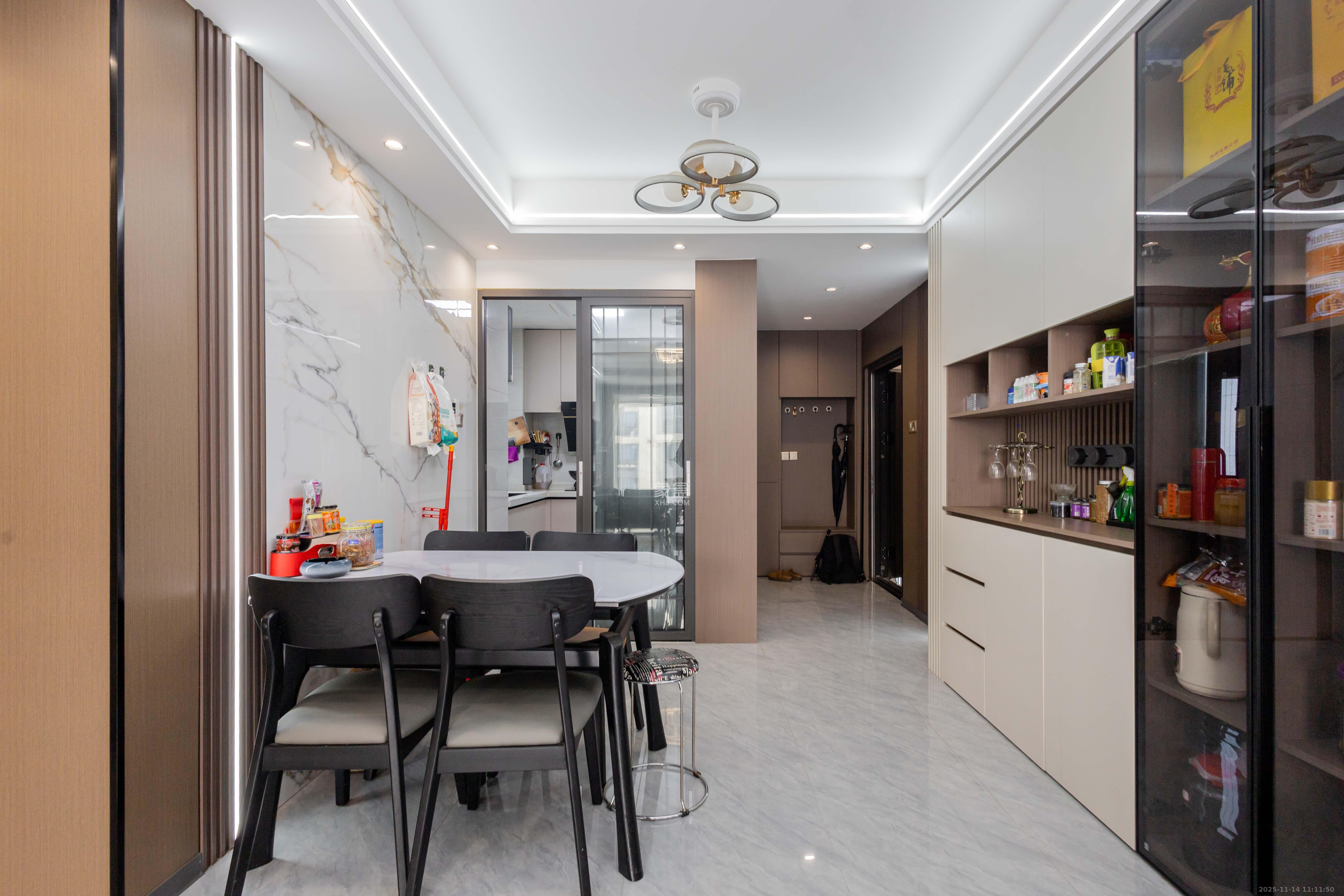 新力菩悦星都汇  4室2厅2卫    148.0万客厅