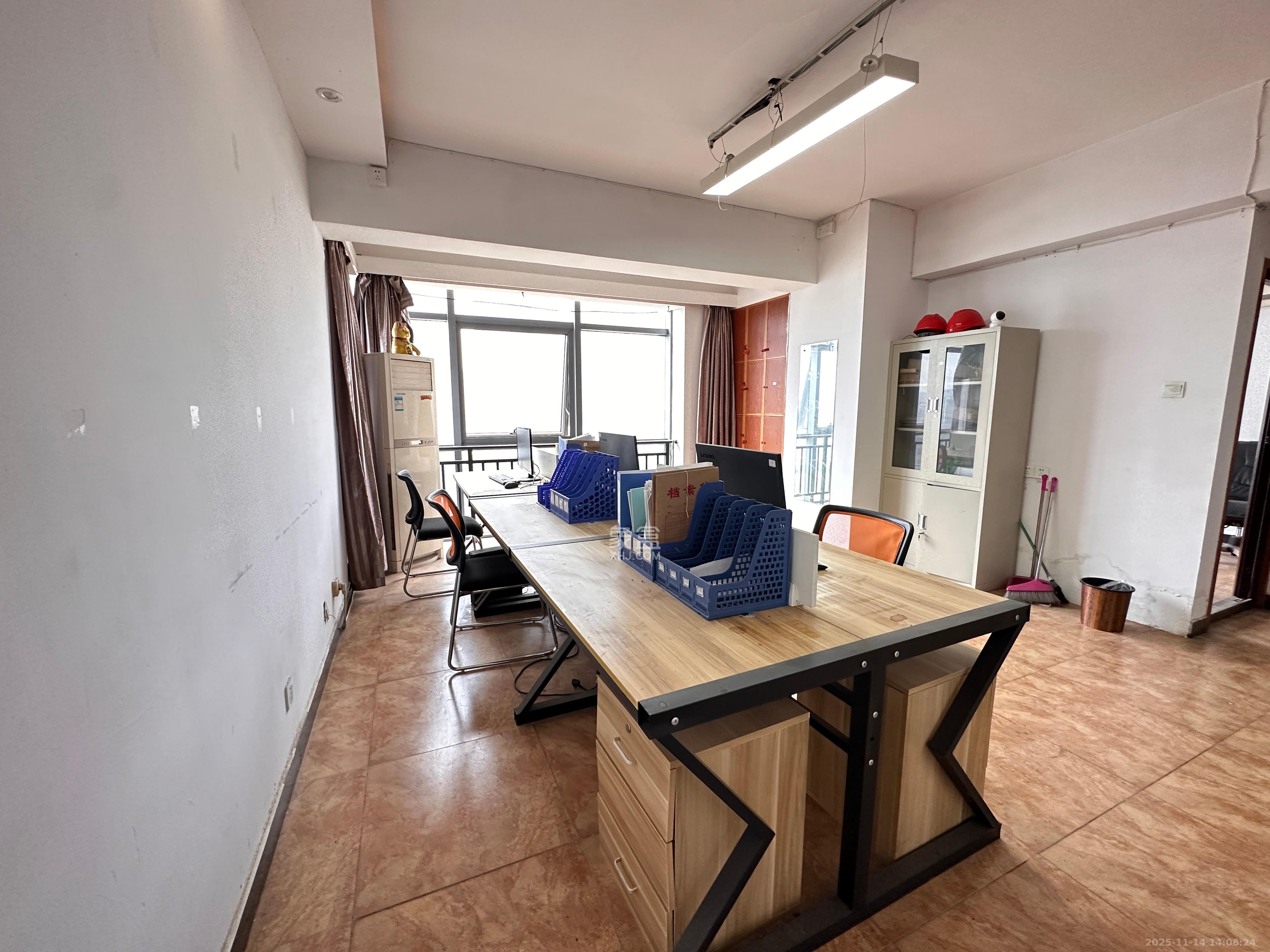 西子一间  3室2厅2卫    4000.0元/月