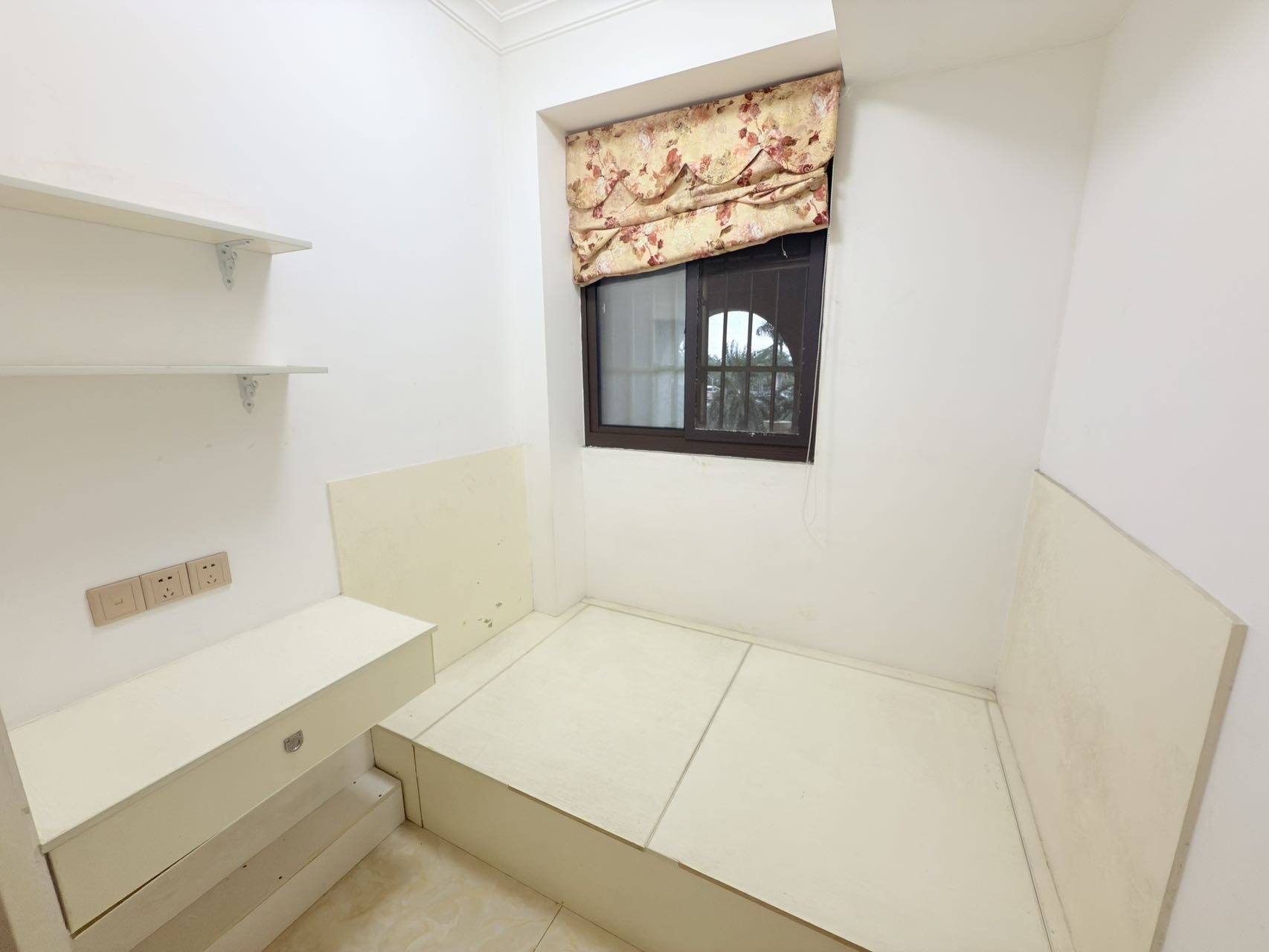 江畔人家  1室1厅1卫    2200.0元/月室内图