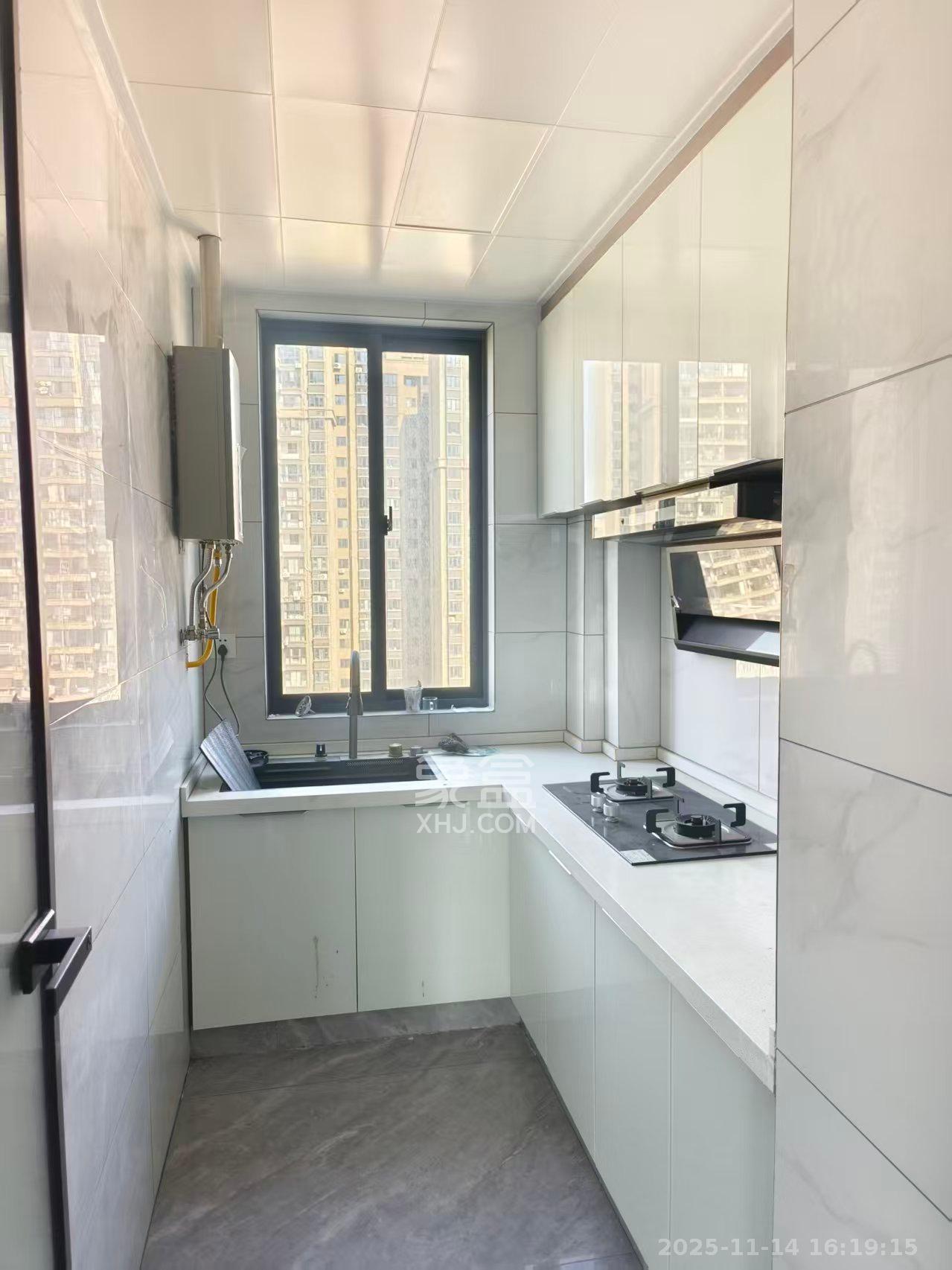 明发阅江悦府  3室2厅2卫    2100.0元/月