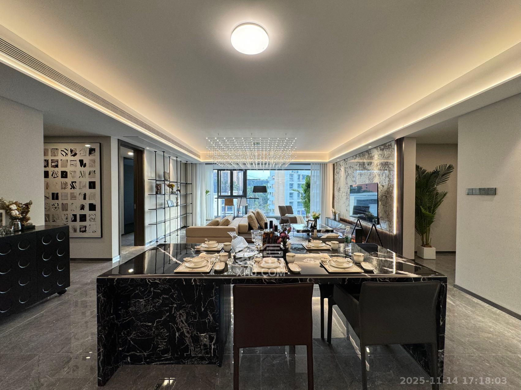 龙湖舜山府  4室2厅2卫    8800.0元/月户型图