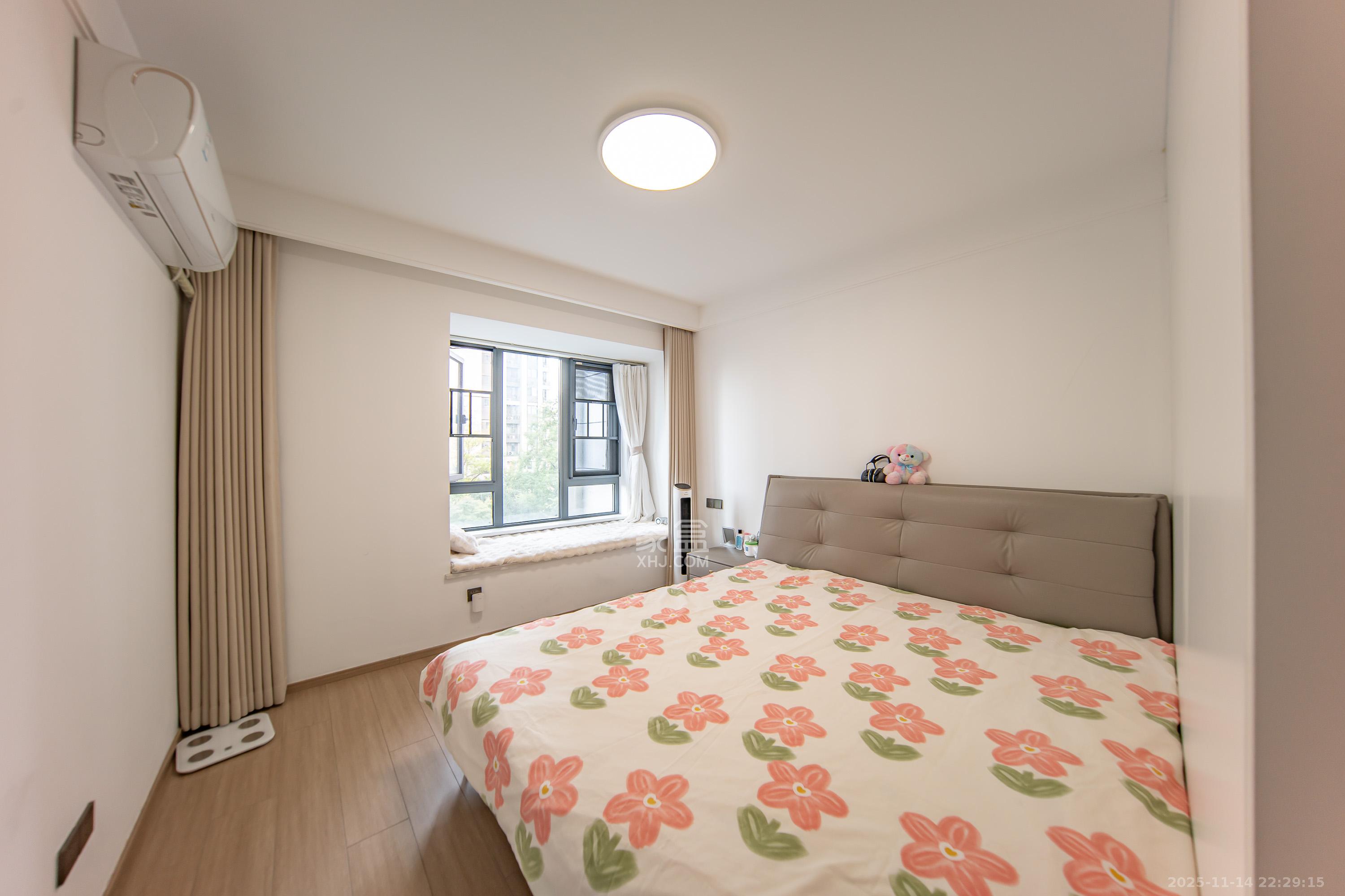 华润凯旋门一期 3室2厅2卫 145.0万 华润凯旋门一期 3室2厅2卫 145.0万卧室