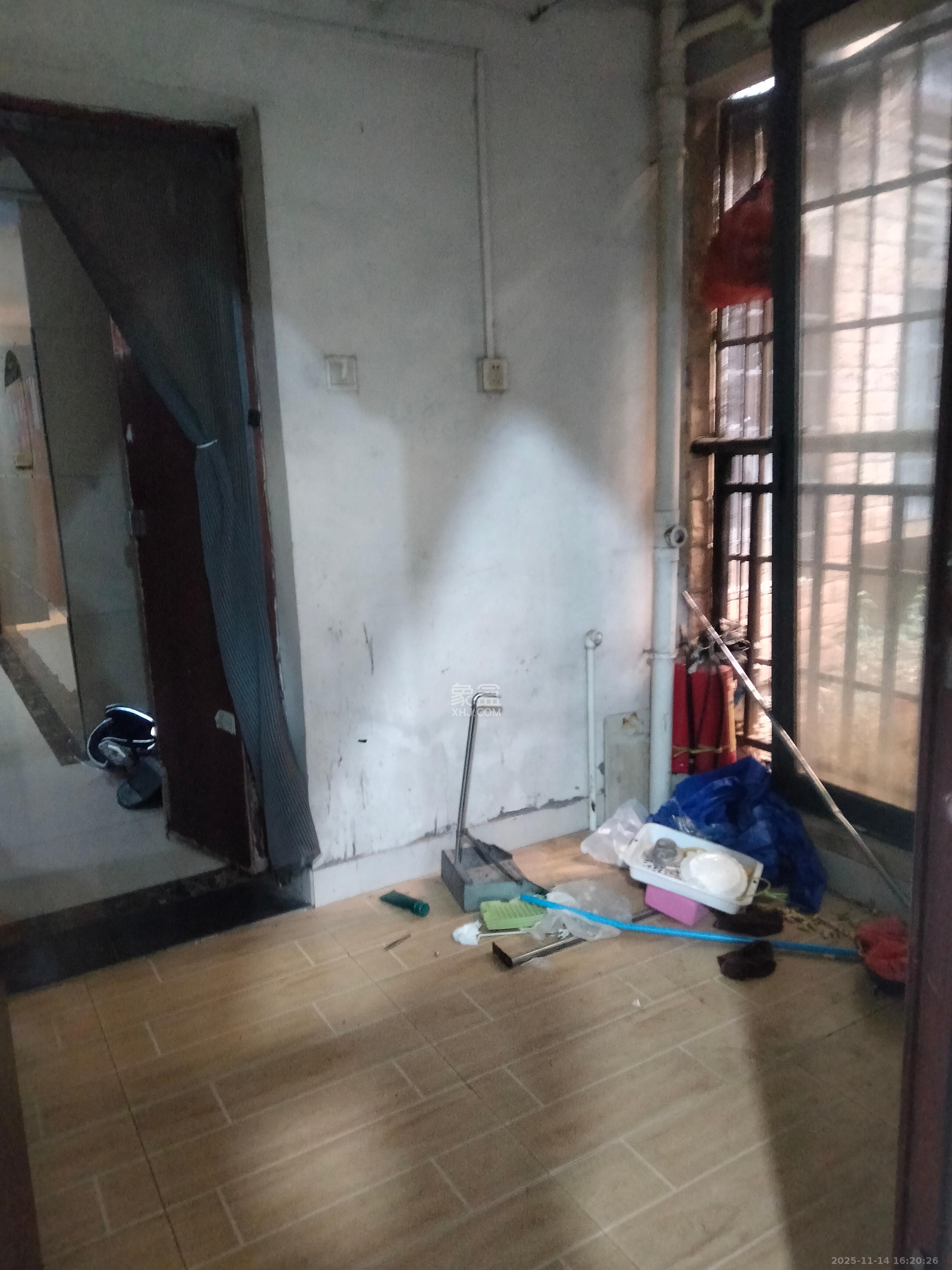 中建芙蓉嘉苑 3室2厅1卫 1800.0元/月 中建芙蓉嘉苑 3室2厅1卫 1800.0元/月室内图