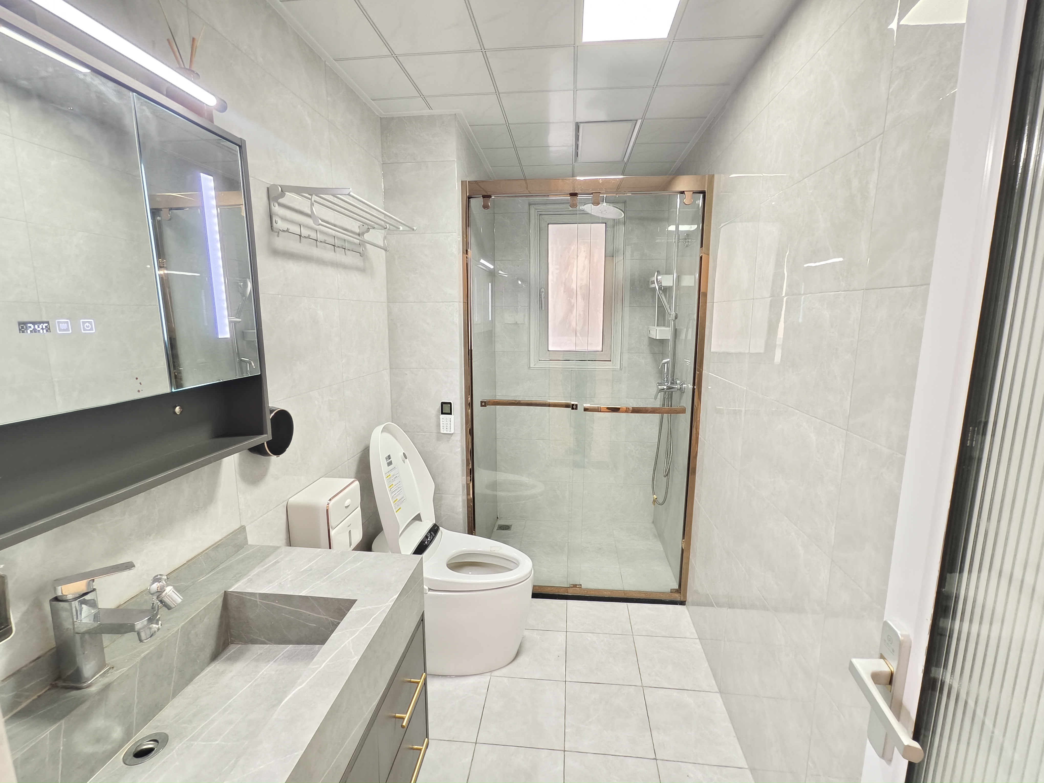 海阔天空-国瑞城二期(雅仕苑) 5室2厅2卫 8500.0元/月 海阔天空-国瑞城二期(雅仕苑) 5室2厅2卫 8500.0元/月室内图