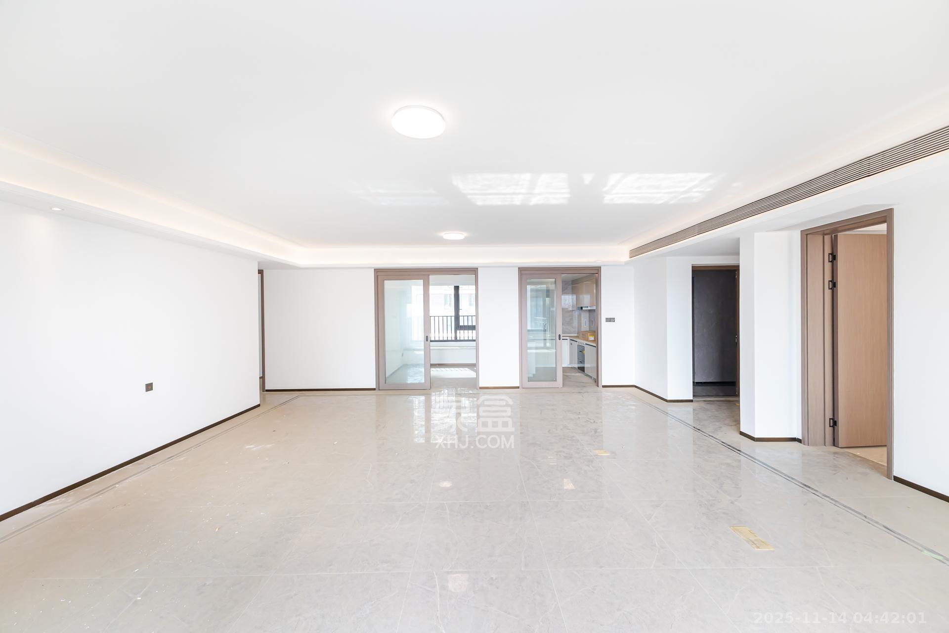 时代建发和著 4室2厅1卫 330.0万 时代建发和著 4室2厅1卫 330.0万客厅