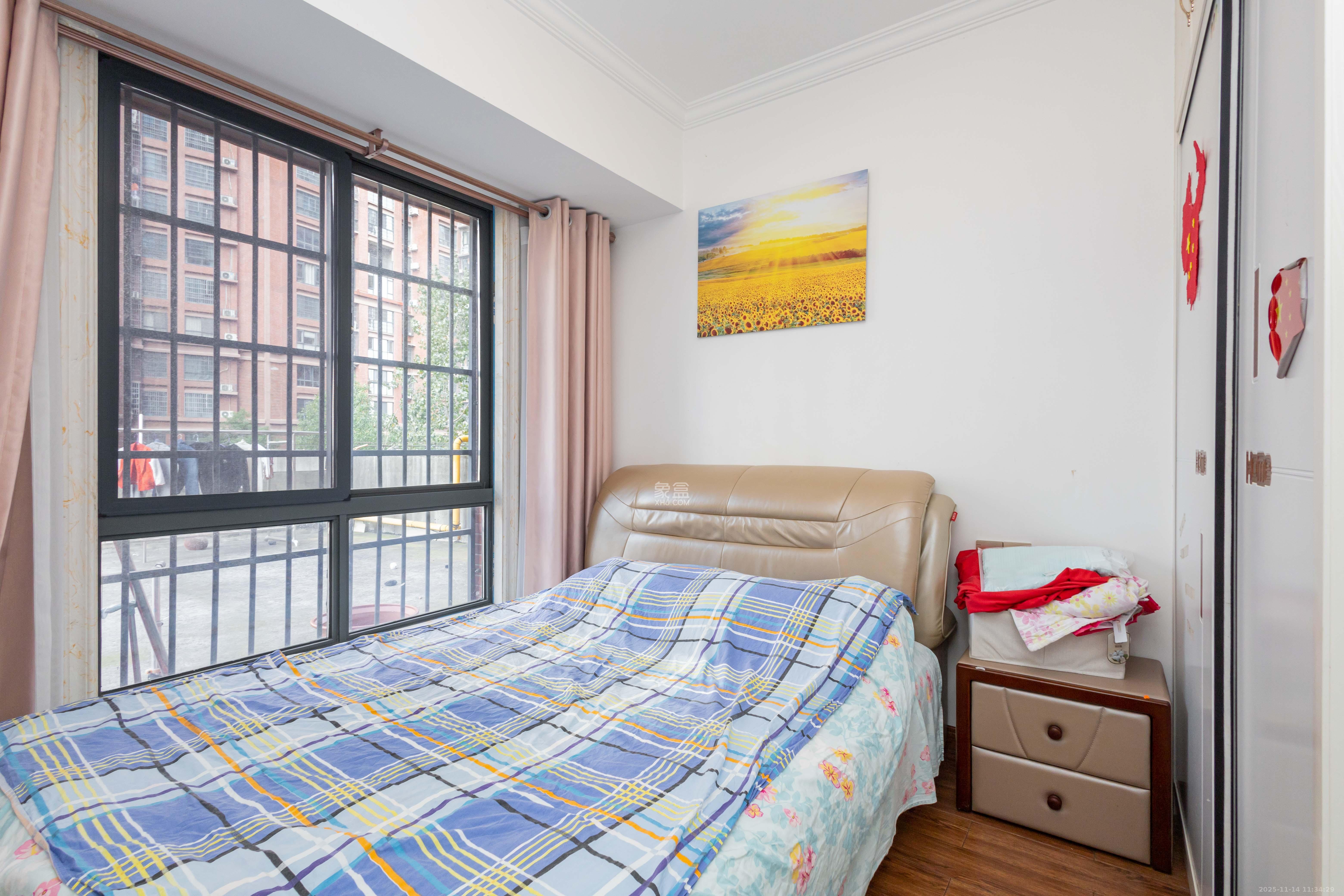 海德公园  4室2厅1卫    89.8万卧室