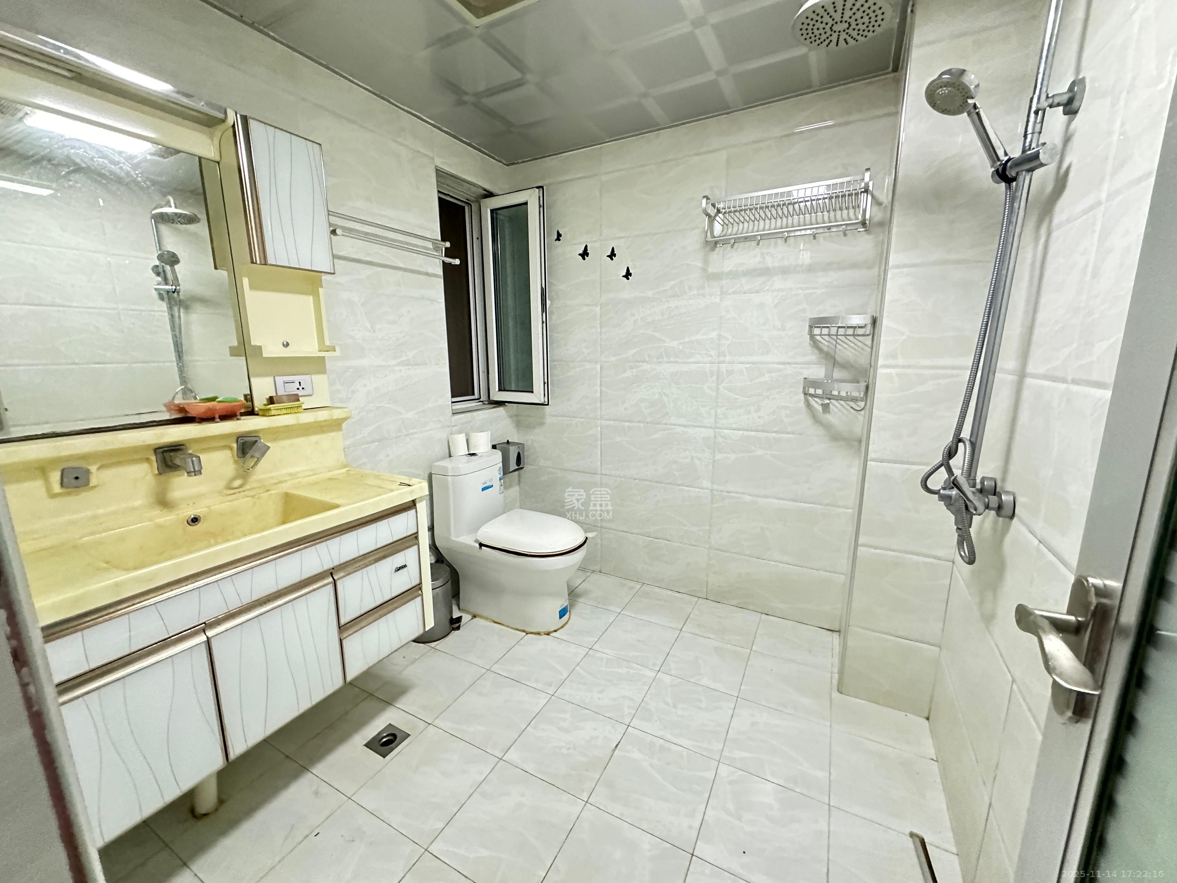 万国城（当代满庭春MOMA）二期  3室2厅1卫    2480.0元/月