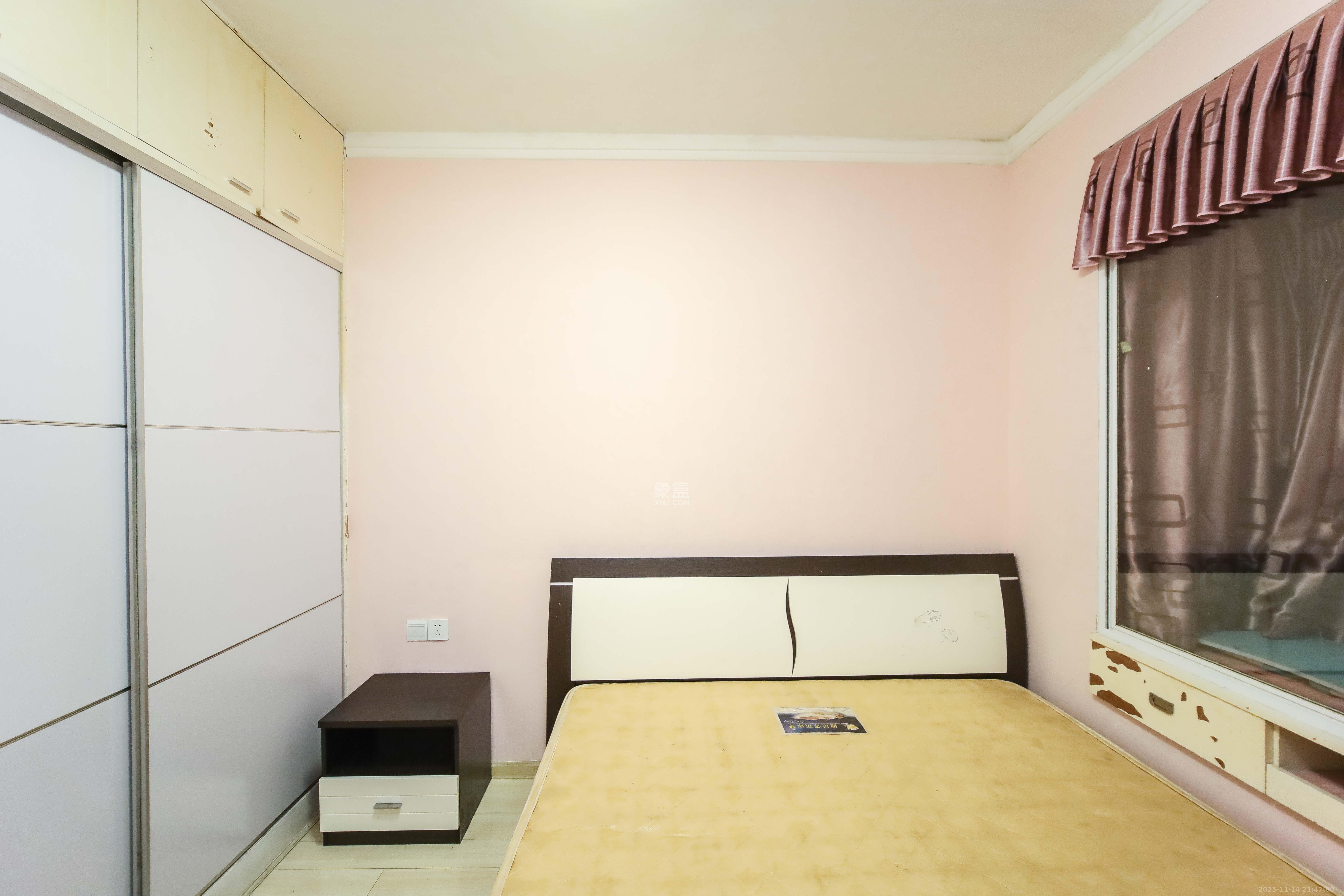 上东辛顿公寓  2室2厅1卫    70.0万卧室