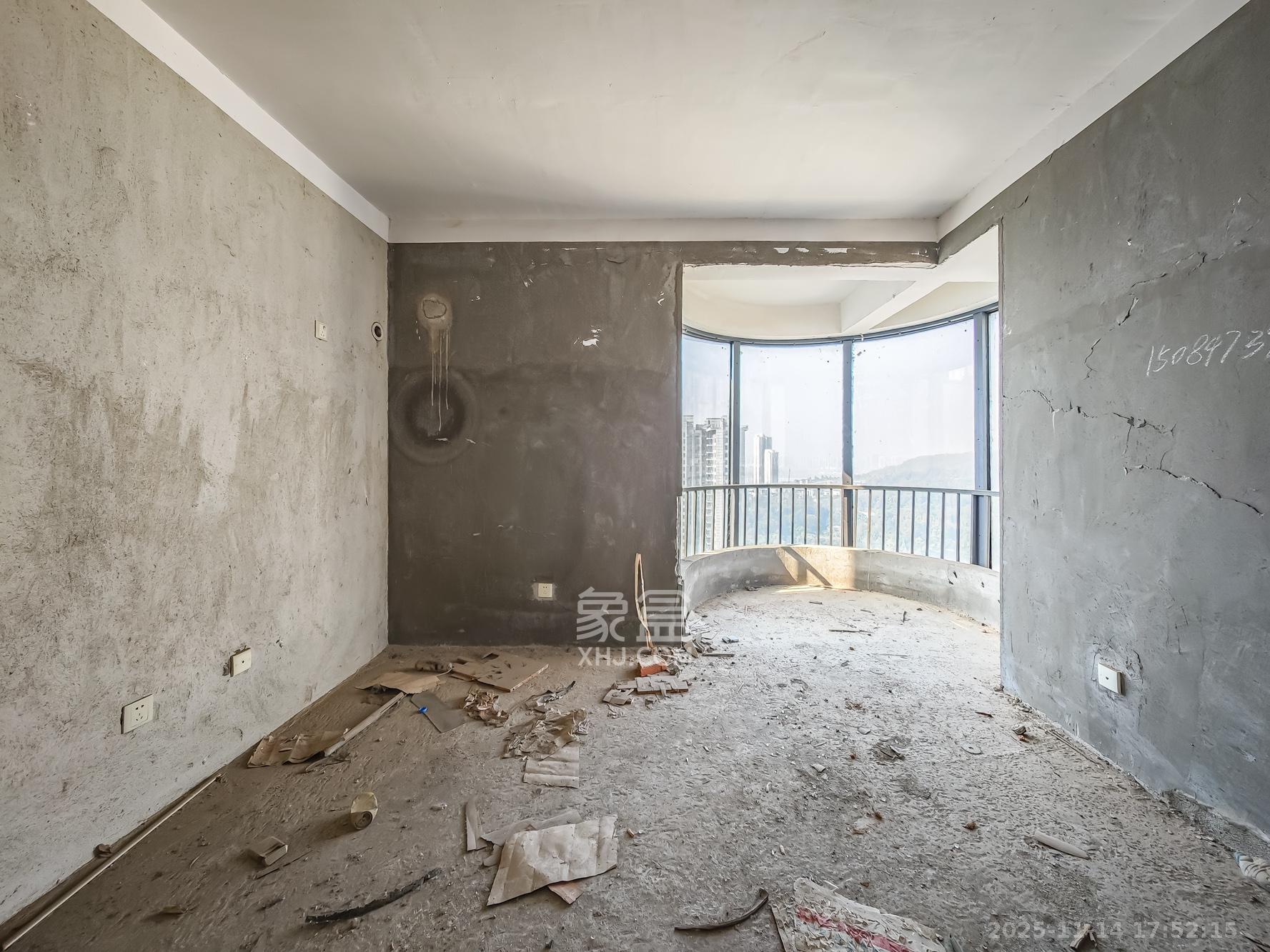 极目楚天 4室2厅2卫 90.0万 极目楚天 4室2厅2卫 90.0万卧室