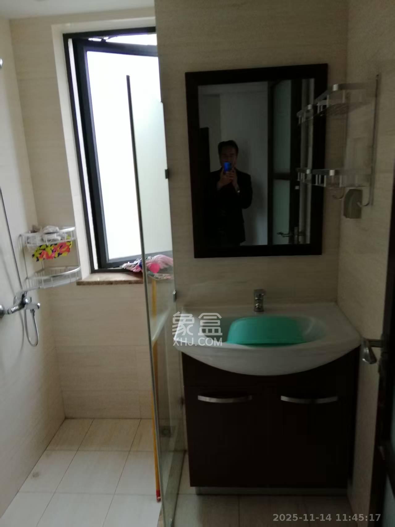 好莱城（弘德西街）  2室1厅1卫    2000.0元/月