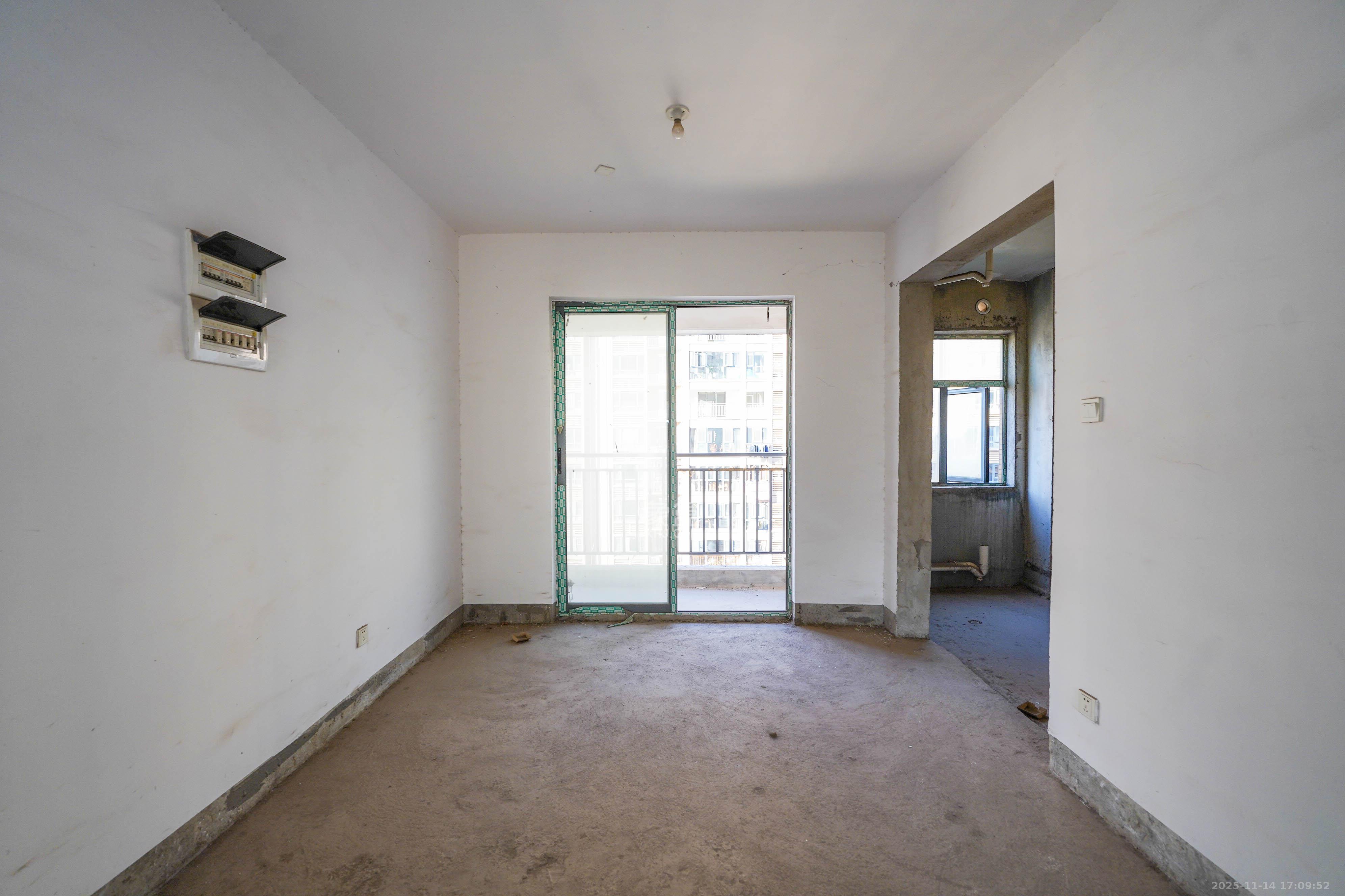 和美星城  4室2厅2卫    105.0万客厅