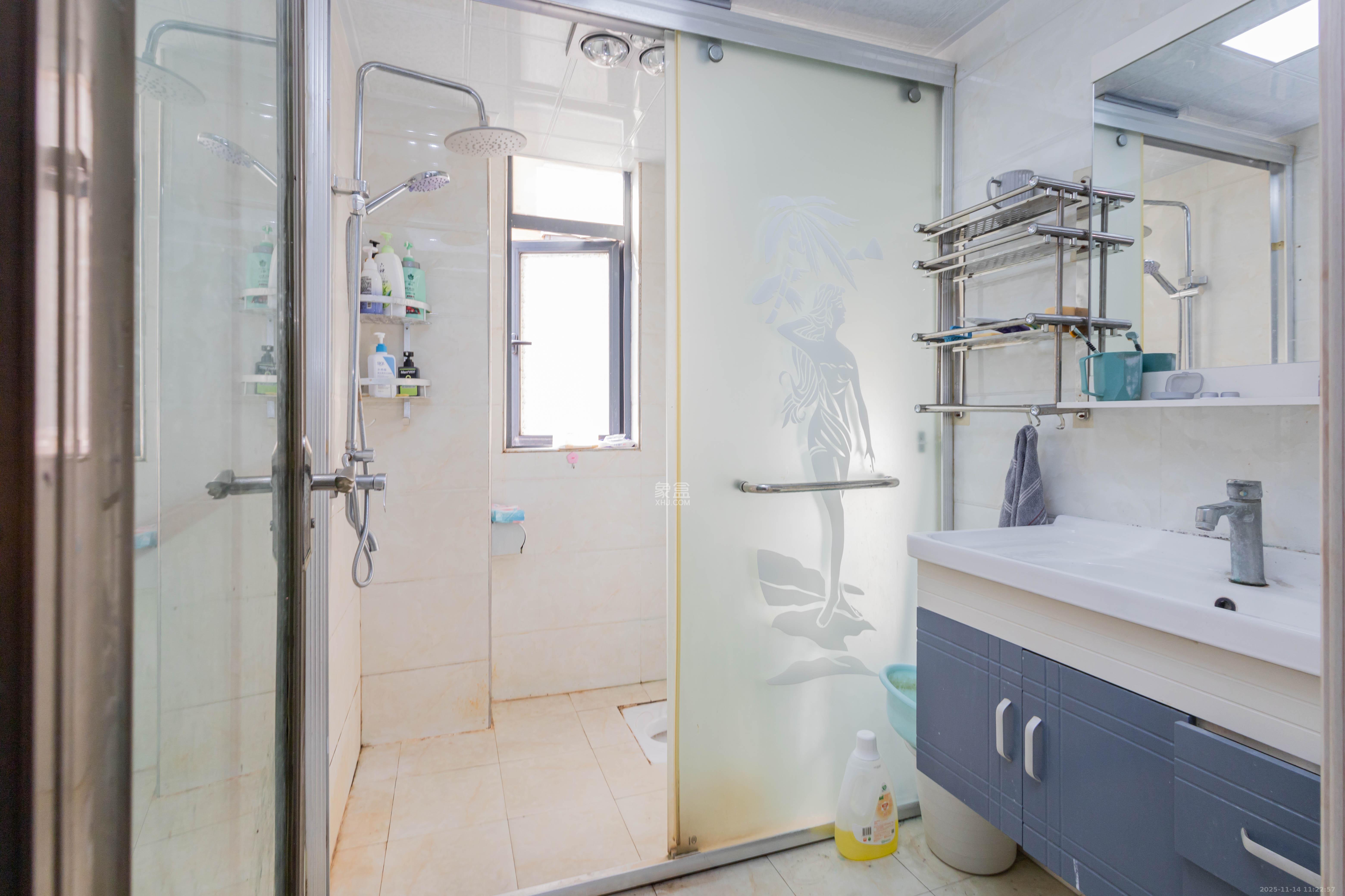 中国铁建国际城二期  3室2厅1卫    43.8万卫生间