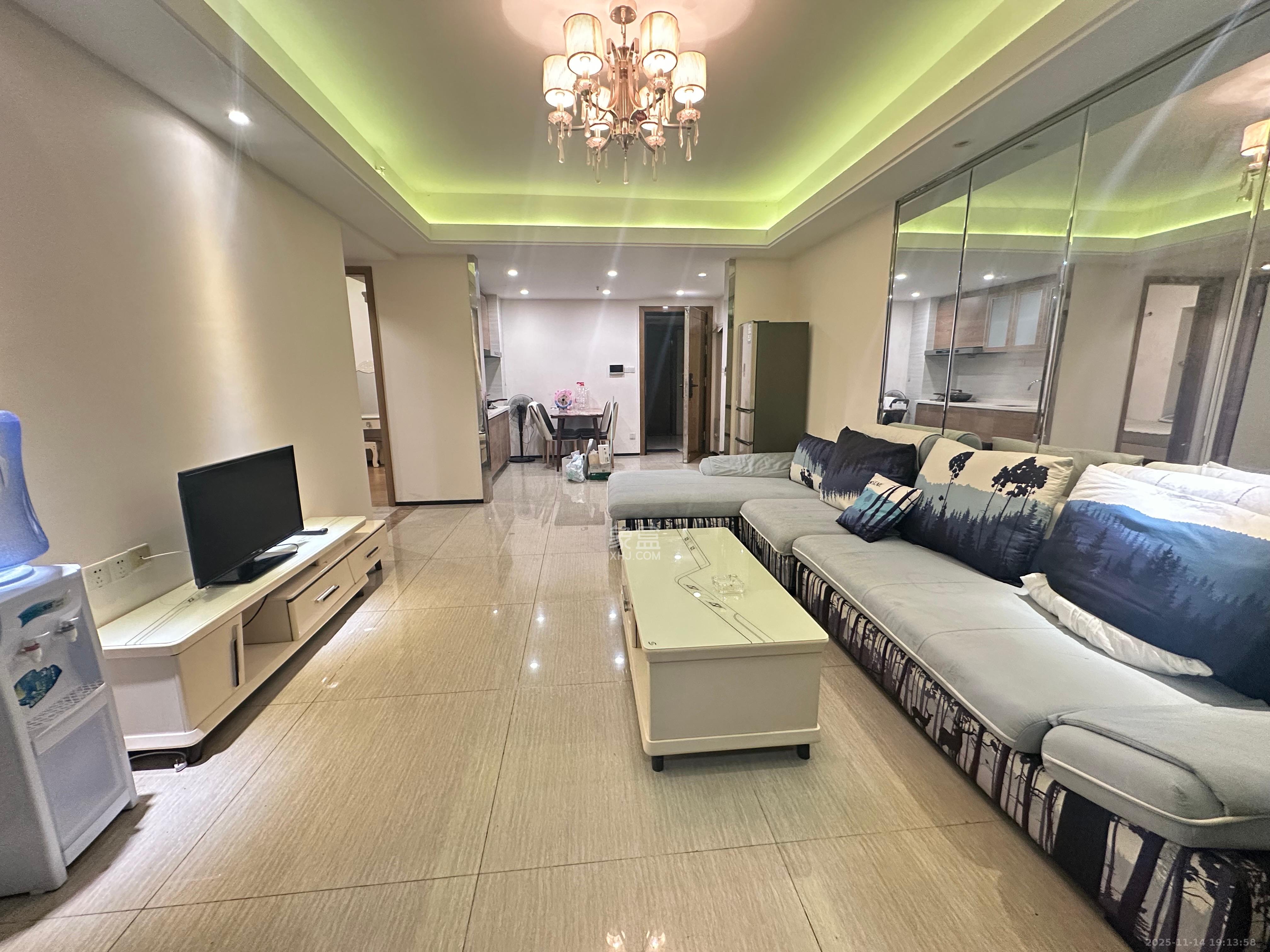 恒大翡翠华庭  2室2厅1卫    2100.0元/月