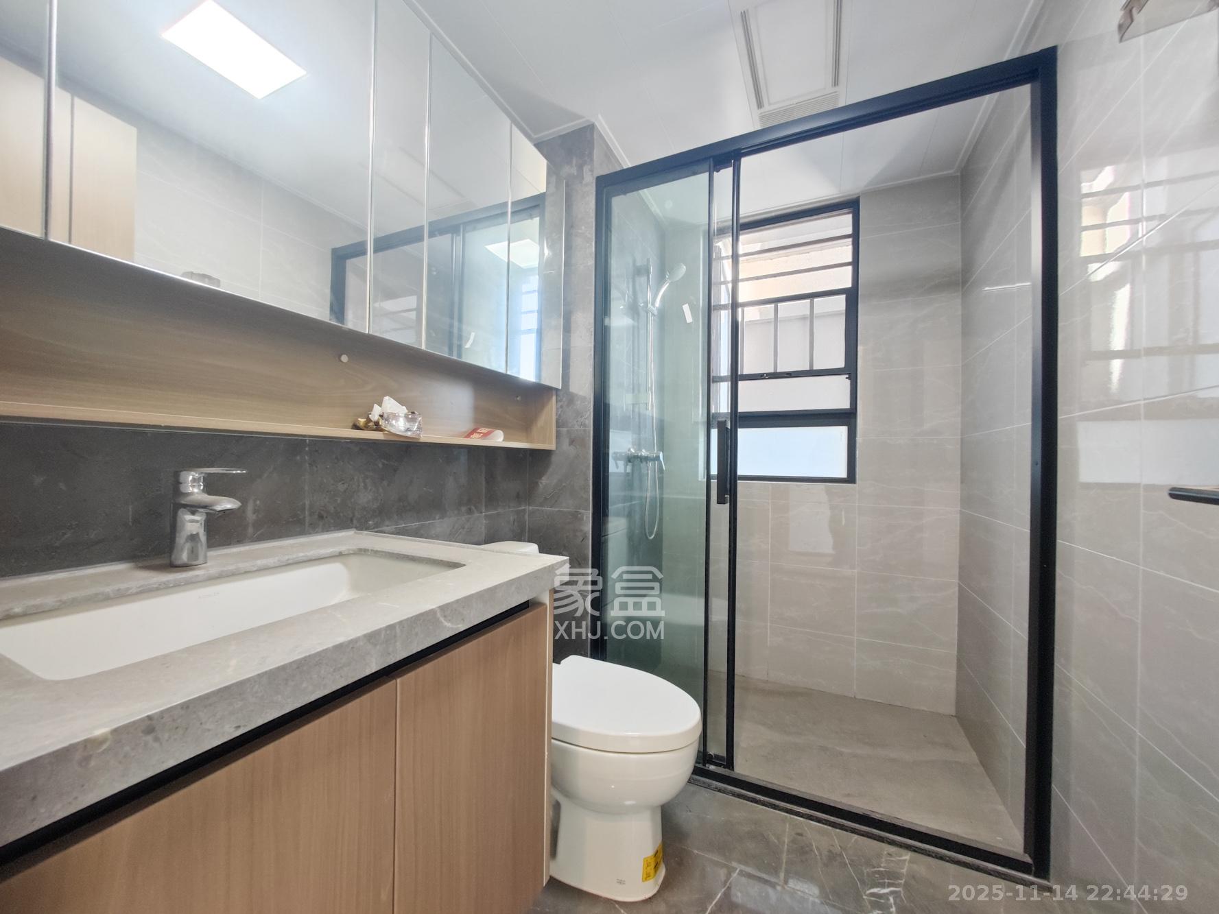 中海星樾府 3室2厅2卫 162.0万 中海星樾府 3室2厅2卫 162.0万卫生间