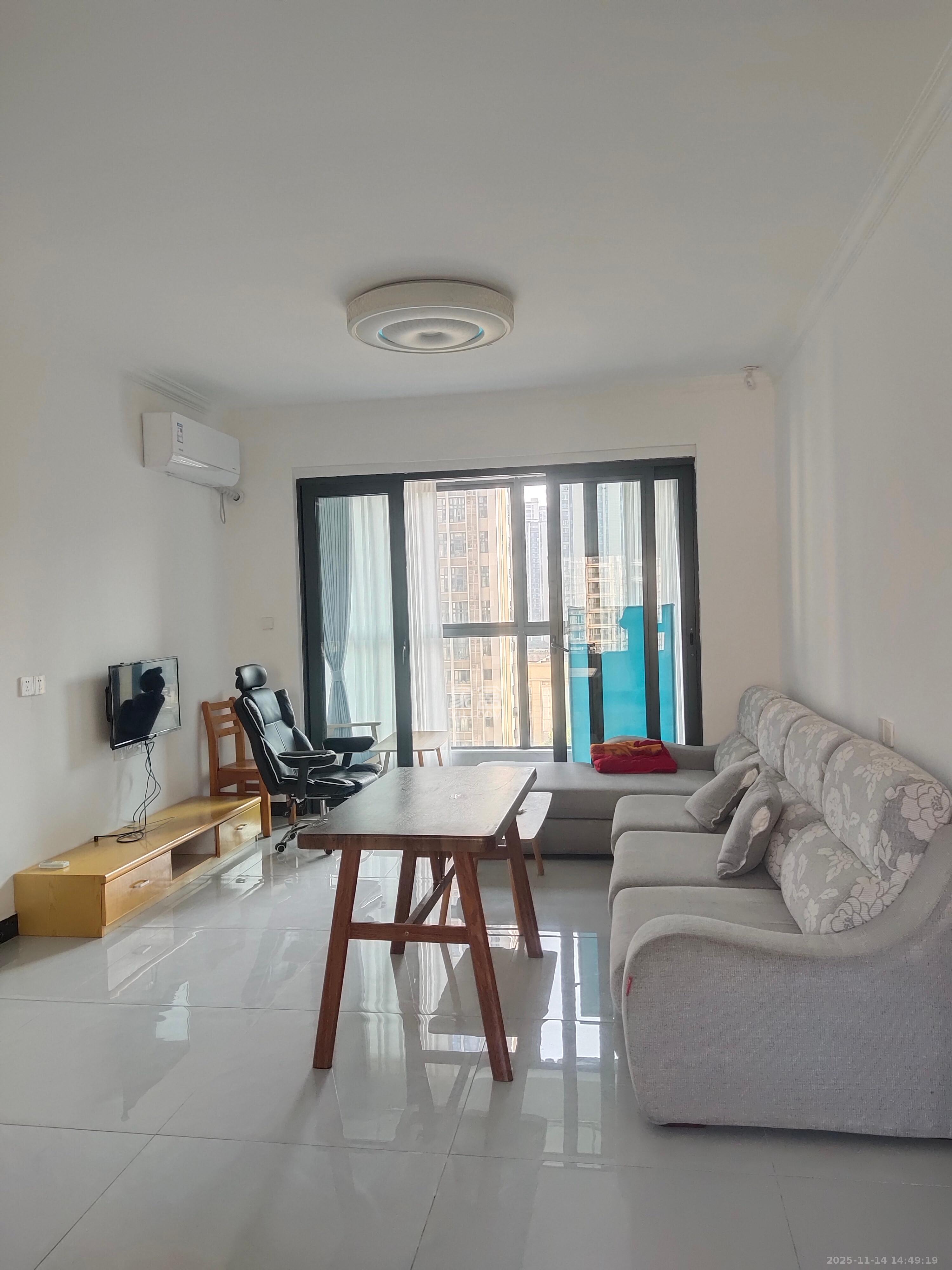 恒大江湾  3室2厅2卫    3000.0元/月