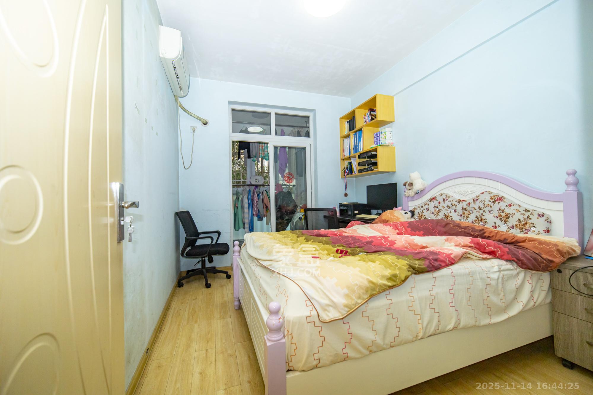 筑梦园  3室2厅2卫    60.8万卧室